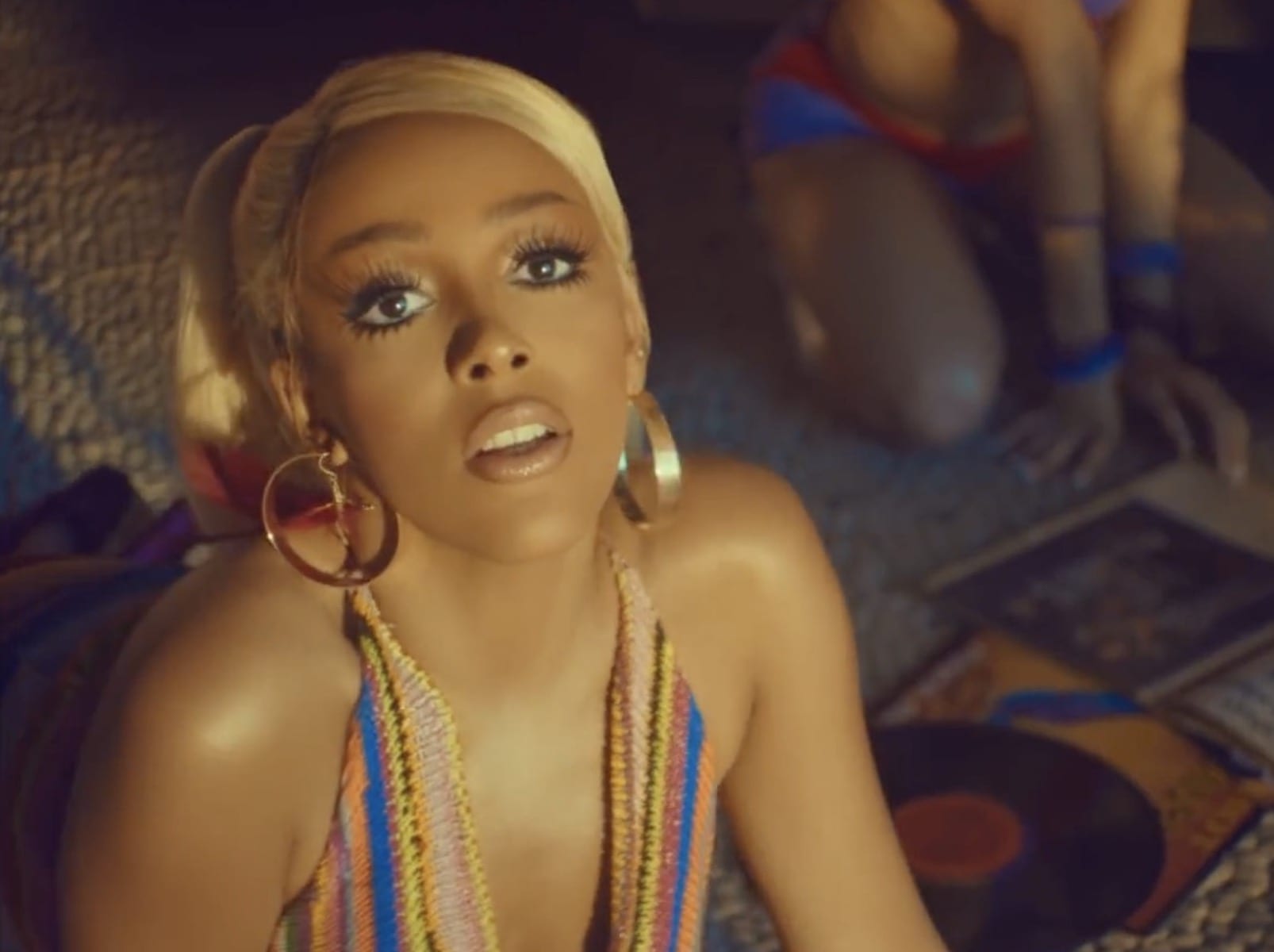 Watch: Doja Cat Shows Off Her Curve Game + Goes Retro Mode In New SAY SO Video