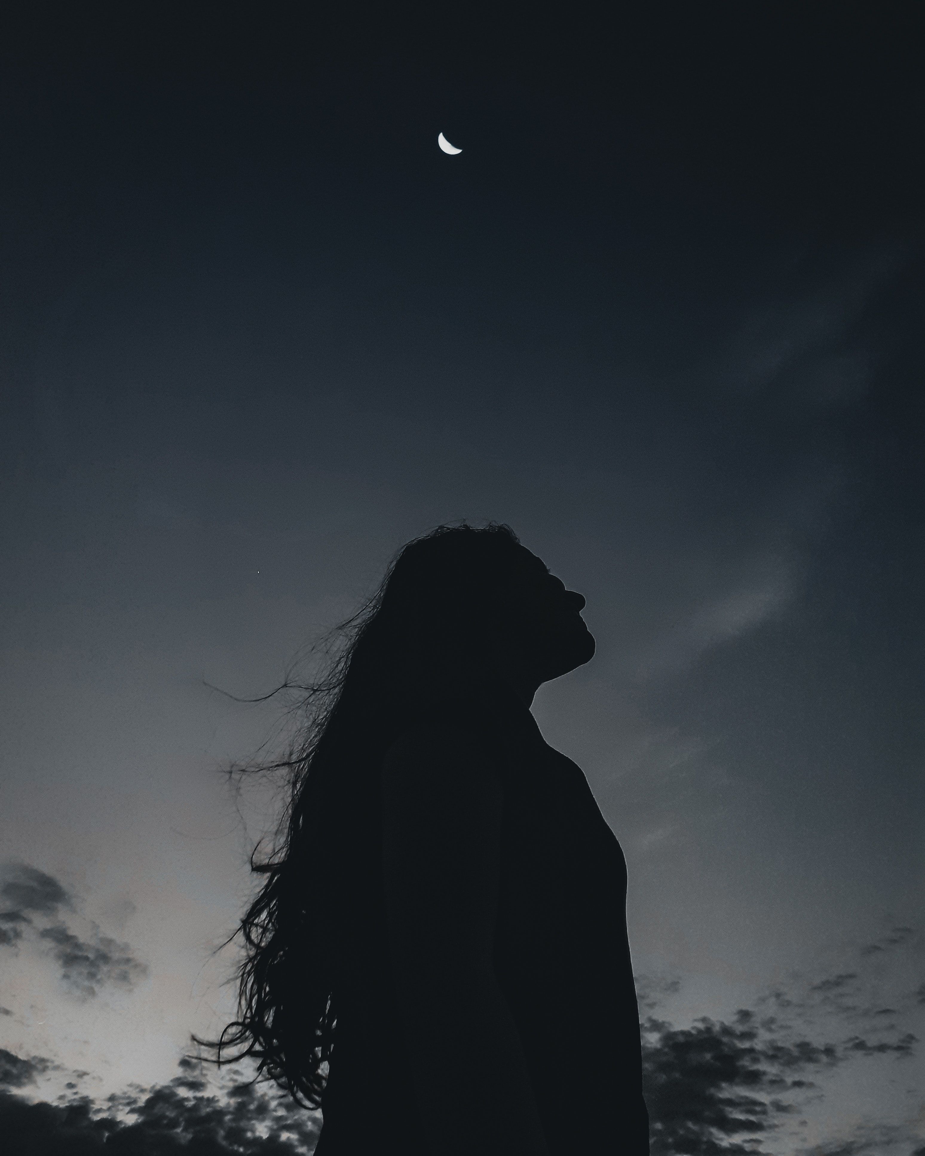 Lonely woman under night sky · Free