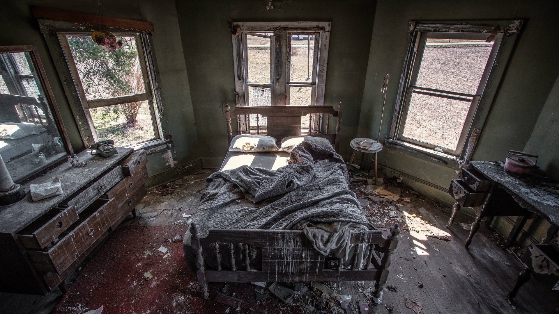 Bedroom in an abandoned house Desktop wallpaper 1920x1080