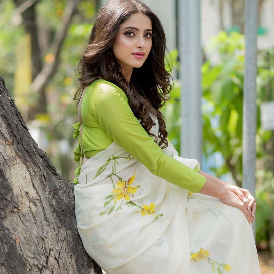 Ayesha (Serial Actress) Biography, Age, Husband, Photo & Contact Detail