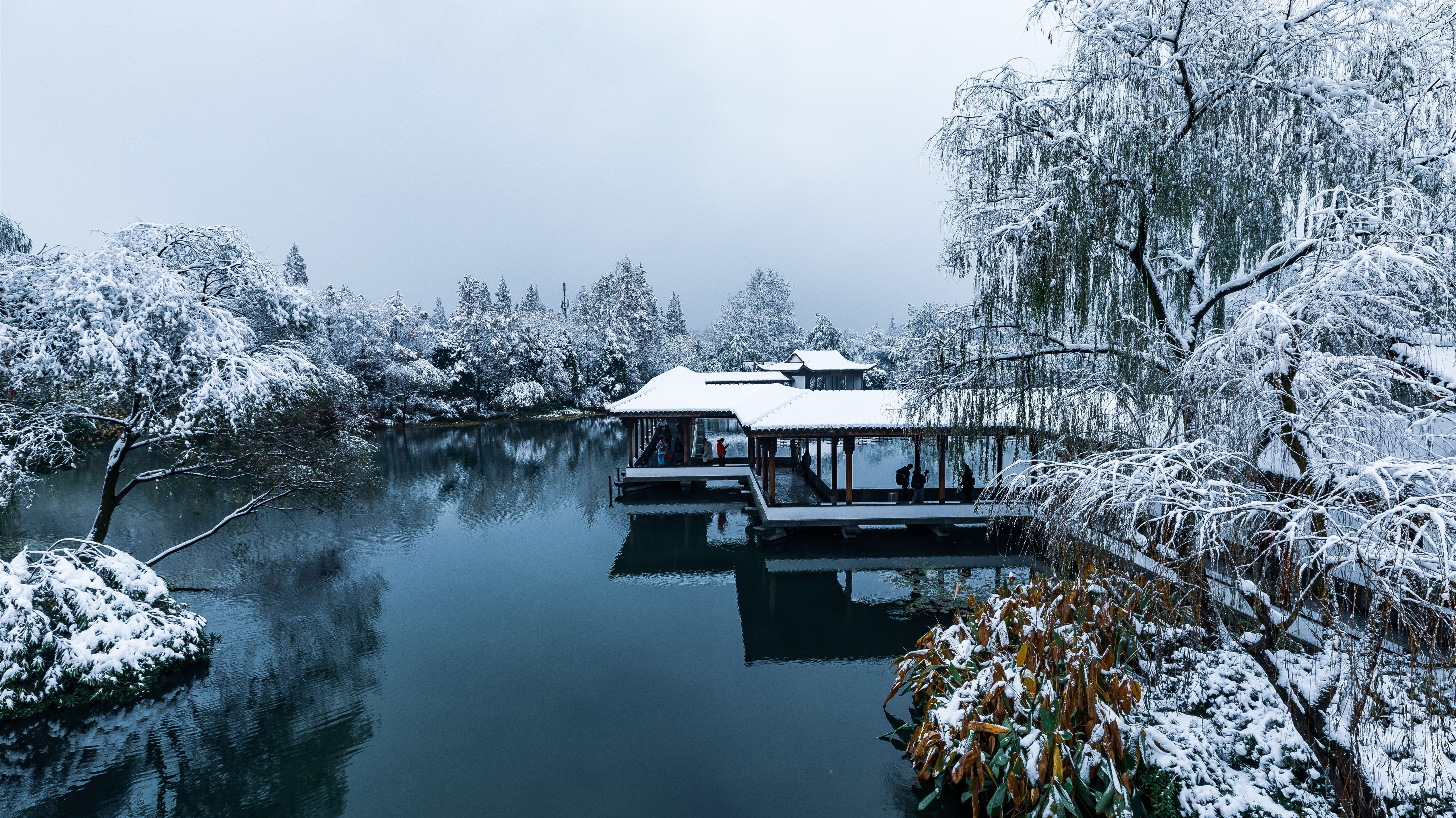 Wallpaper China, Hangzhou, park, snow, trees, lake, people, winter 5120x2880 UHD 5K Picture, Image
