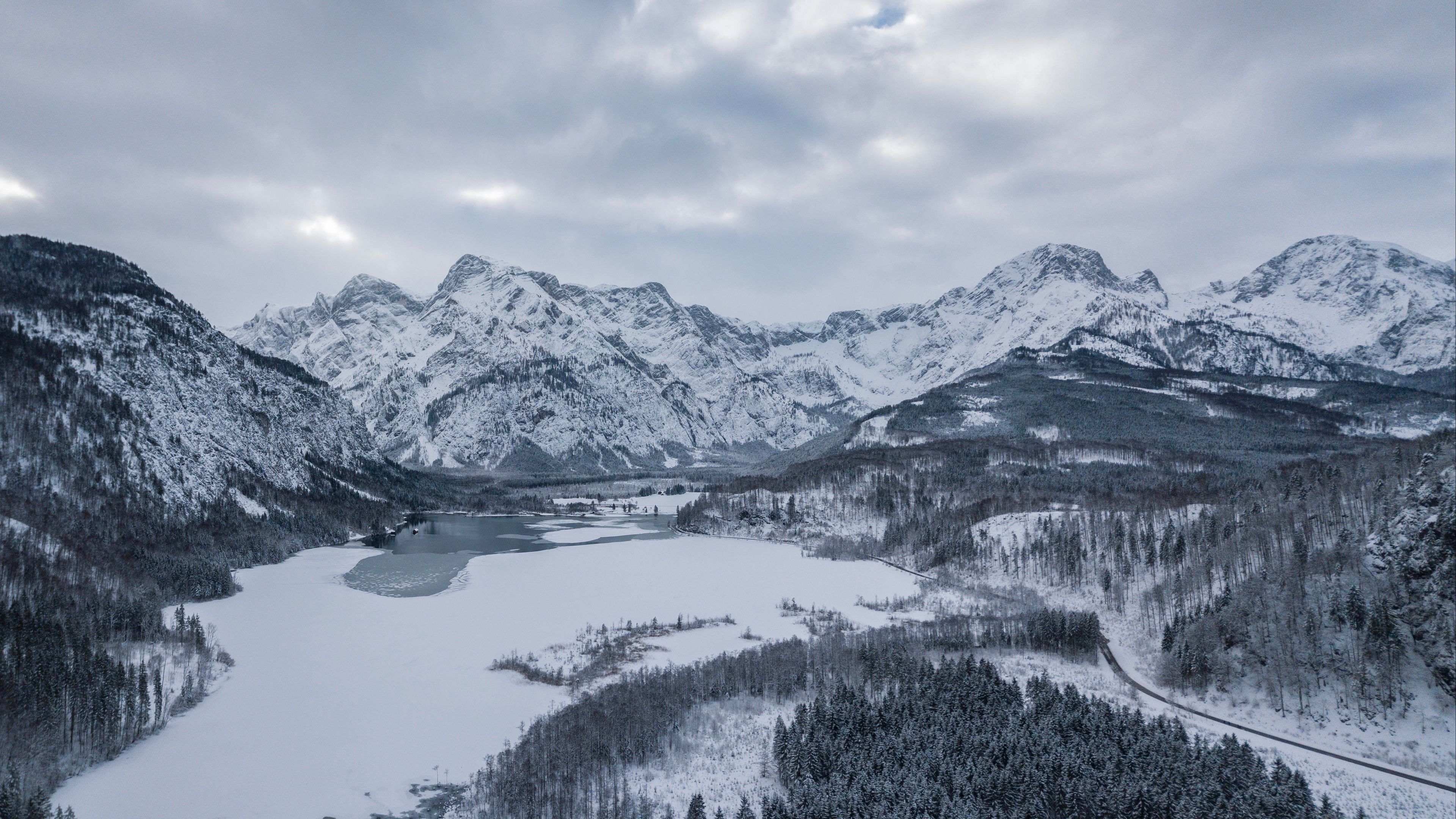 Download wallpaper 3840x2160 almsee, austria, mountains, winter, snow, lake 4k uhd 16:9 HD background