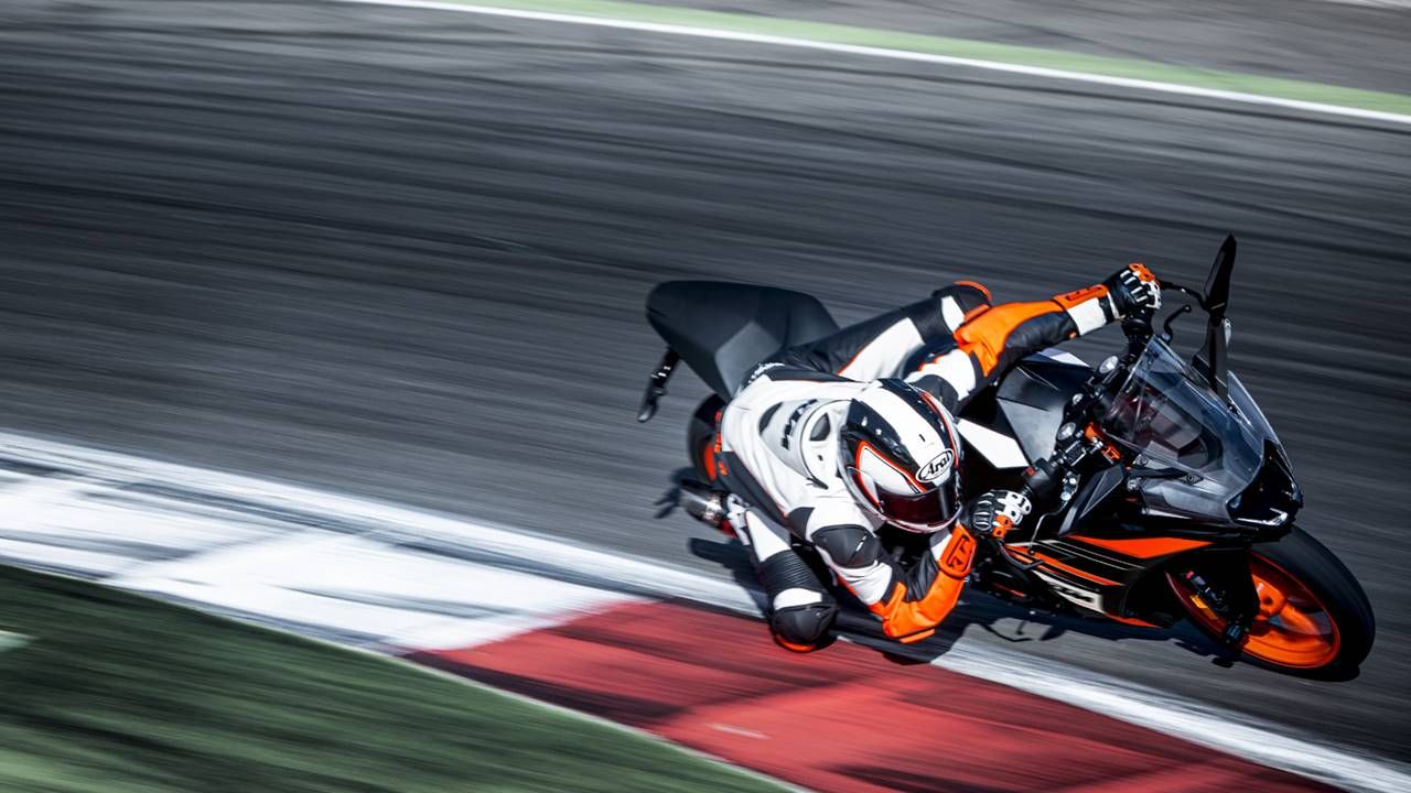 KTM RC 125 Price, Mileage, Top Speed, Specs, Image