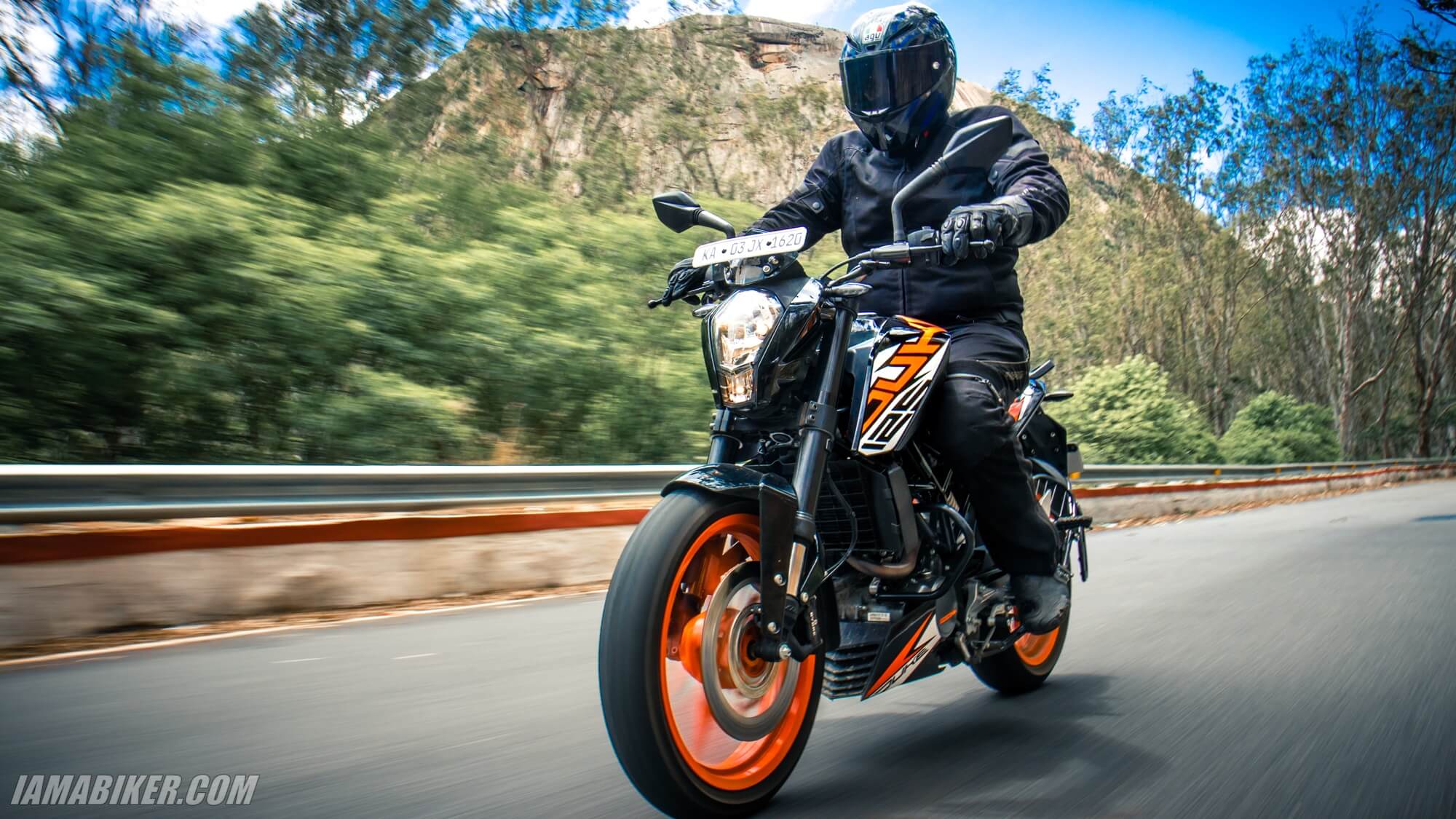 KTM Duke 125 review. IAMABIKER Motorcycle!