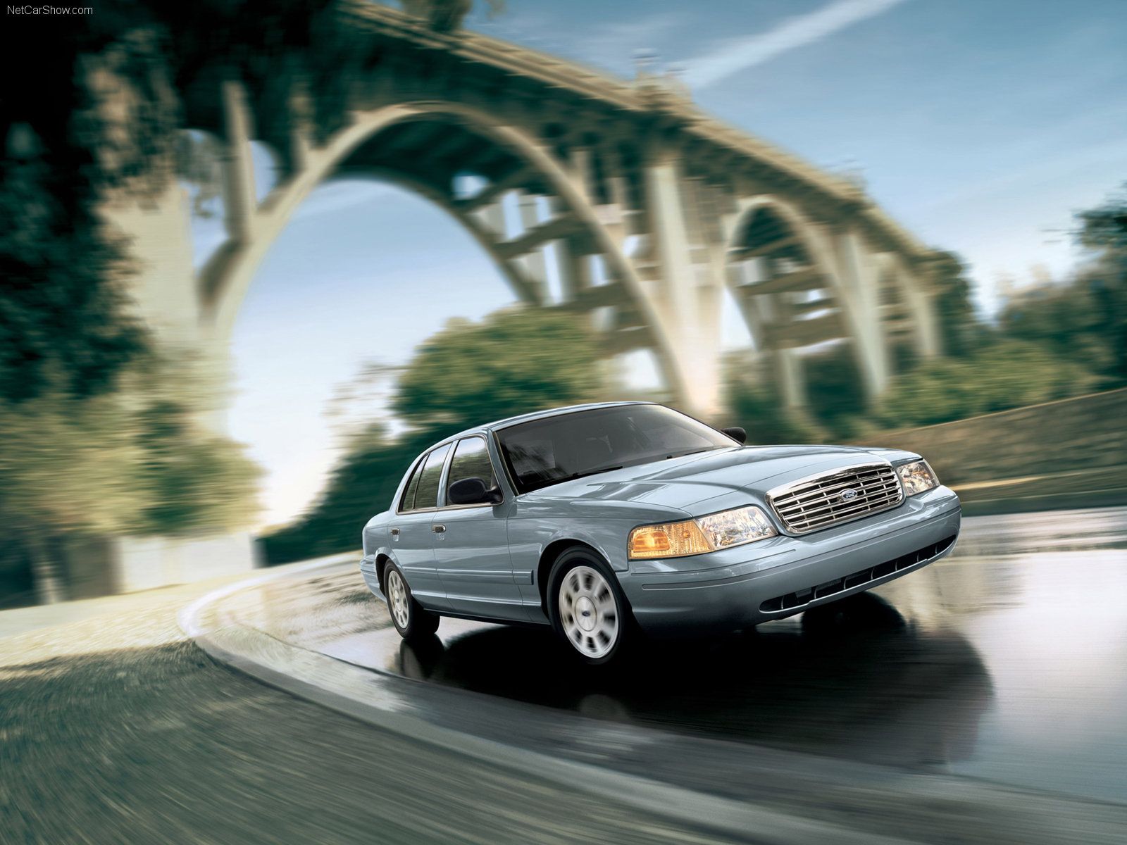 Ford Crown Victoria picture. Ford photo gallery