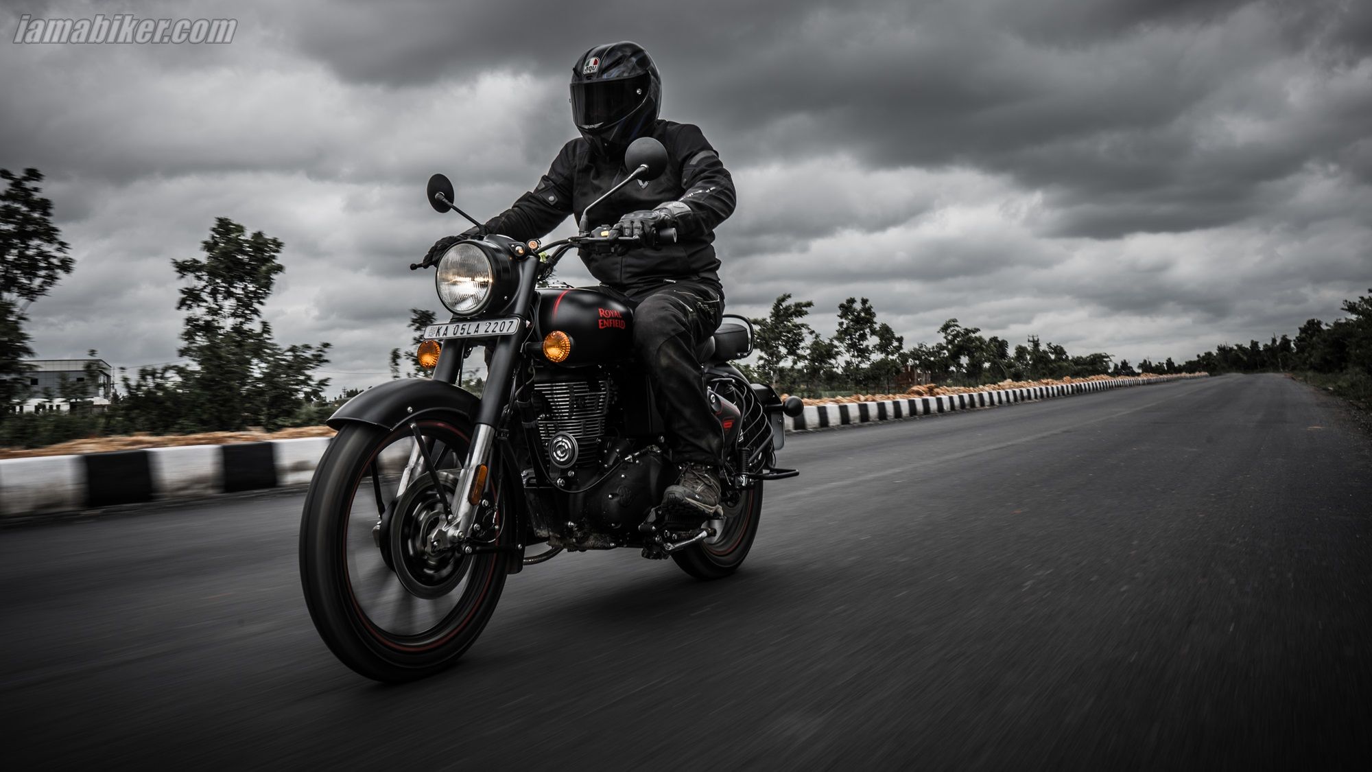 Royal Enfield Classic 350 BS6 Stealth Black HD wallpaper. IAMABIKER Motorcycle!