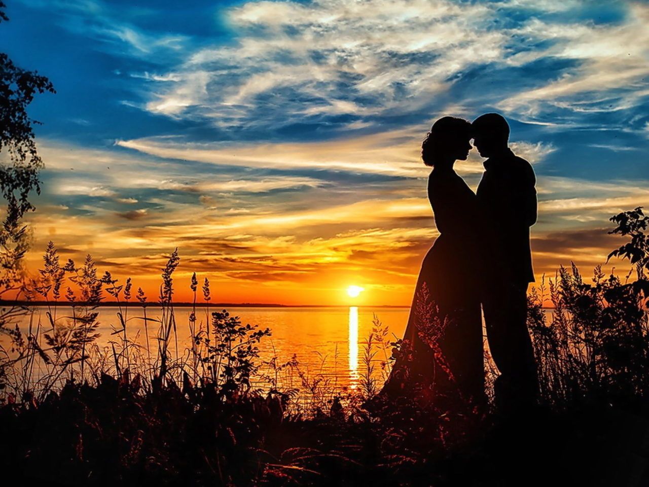 Romantic Love On The Beach Gold Sunset Lake Handsome Couple Loving Wallpaper HD For Mobile Phones Laptops And Desktop, Wallpaper13.com