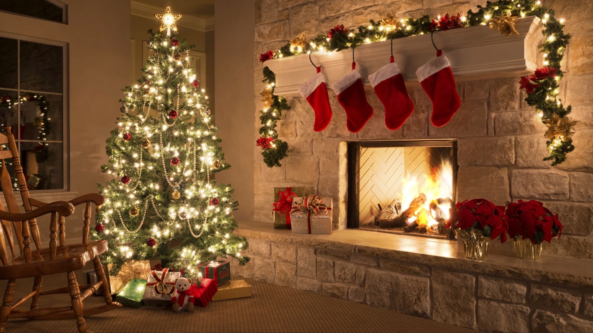Christmas fireplace in a cozy room live wallpaper [DOWNLOAD FREE]