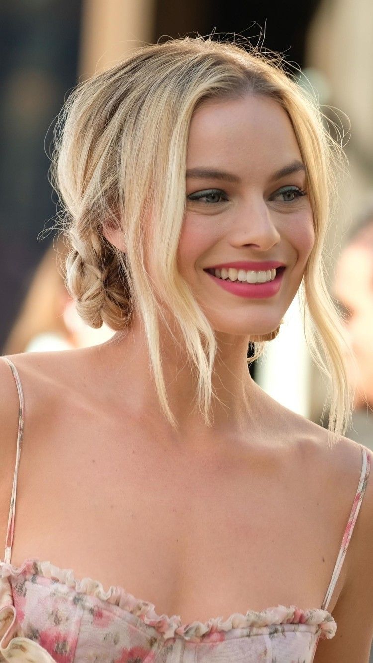 Margot Robbie Wallpaper