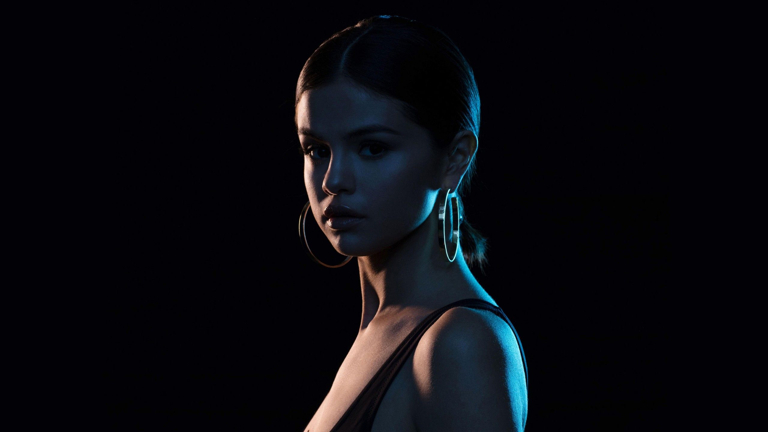 Selena Gomez 4K Wallpaper, It Ain't Me, Black Background, 5K, Black Dark