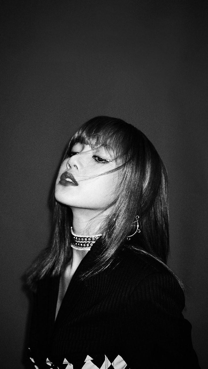 Lisa wallpaper black & white [Credits to the owner]