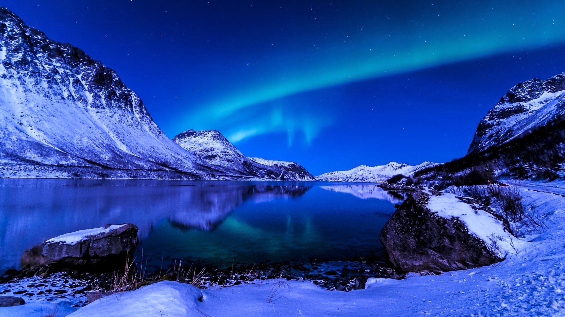 Aurora Borealis, Lake, Mountain, Snow, Winter HD Wallpaper & Background • 21401 • Wallur