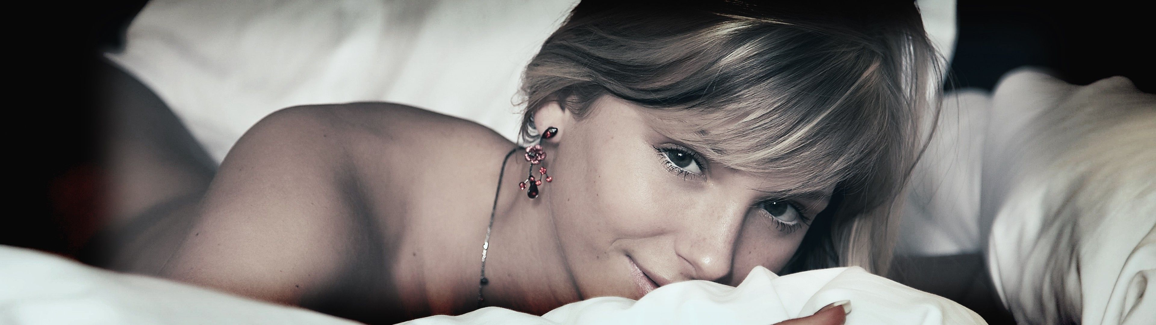 women Wallpaper HD / Desktop and Mobile Background