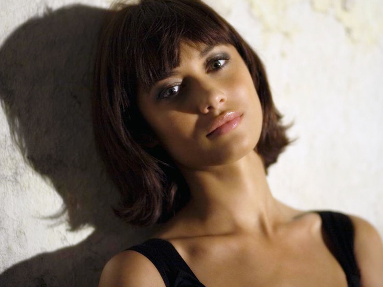 Olga Kurylenko Quantum of Solace Wallpaper
