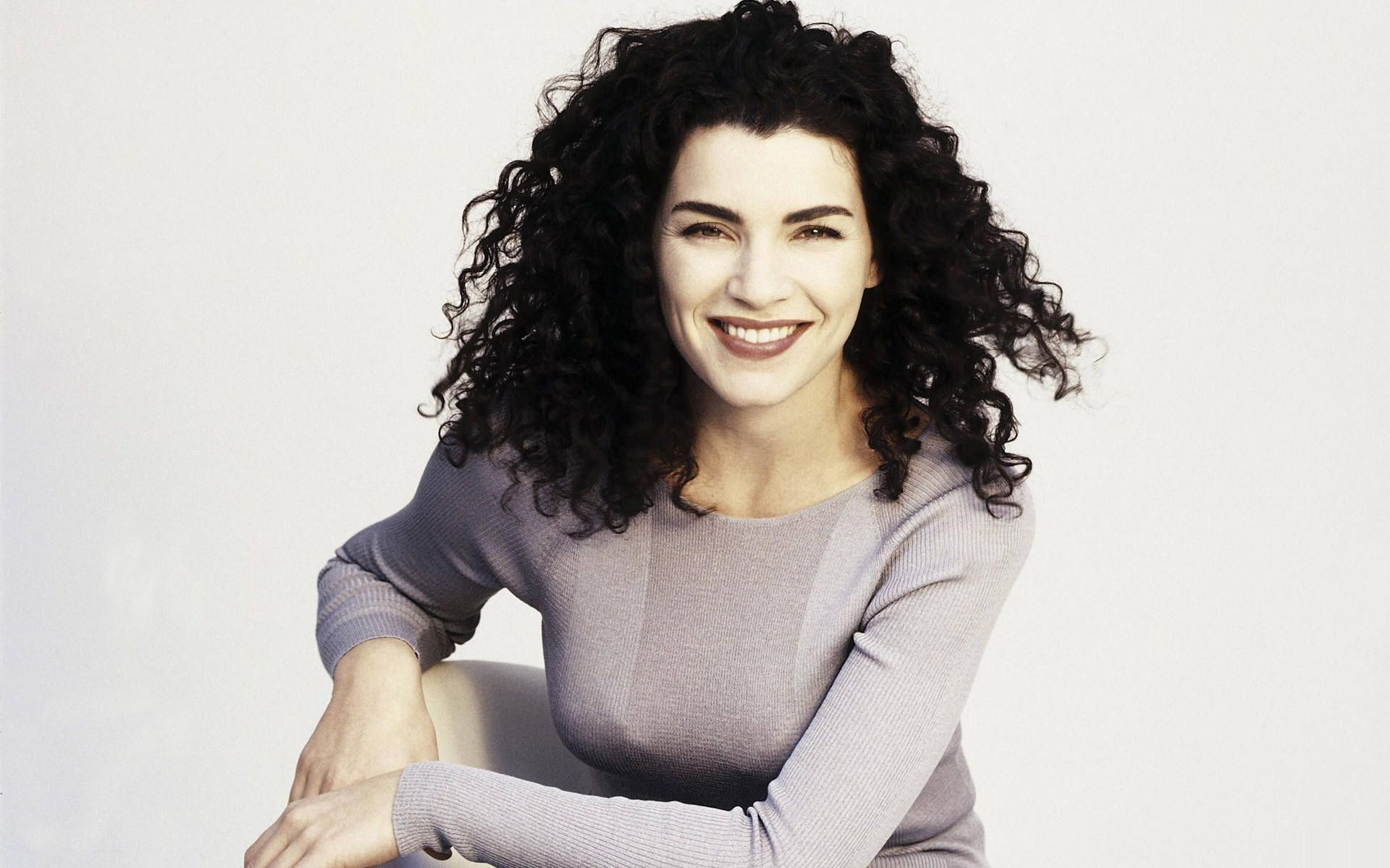 Julianna Margulies Wallpapers High Resolution and Quality Download.