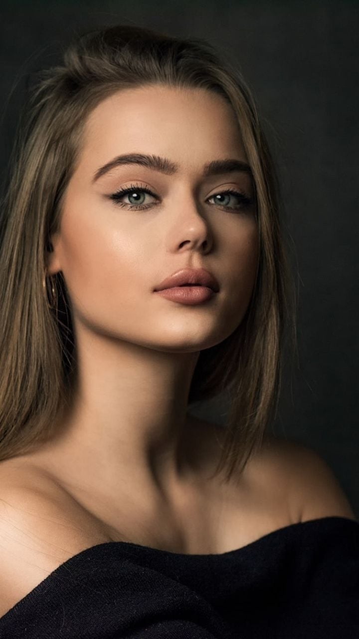 Girl model, green eyes, pretty, 720x1280 wallpaper. Woman face photography, Face photography, Brown hair green eyes girl