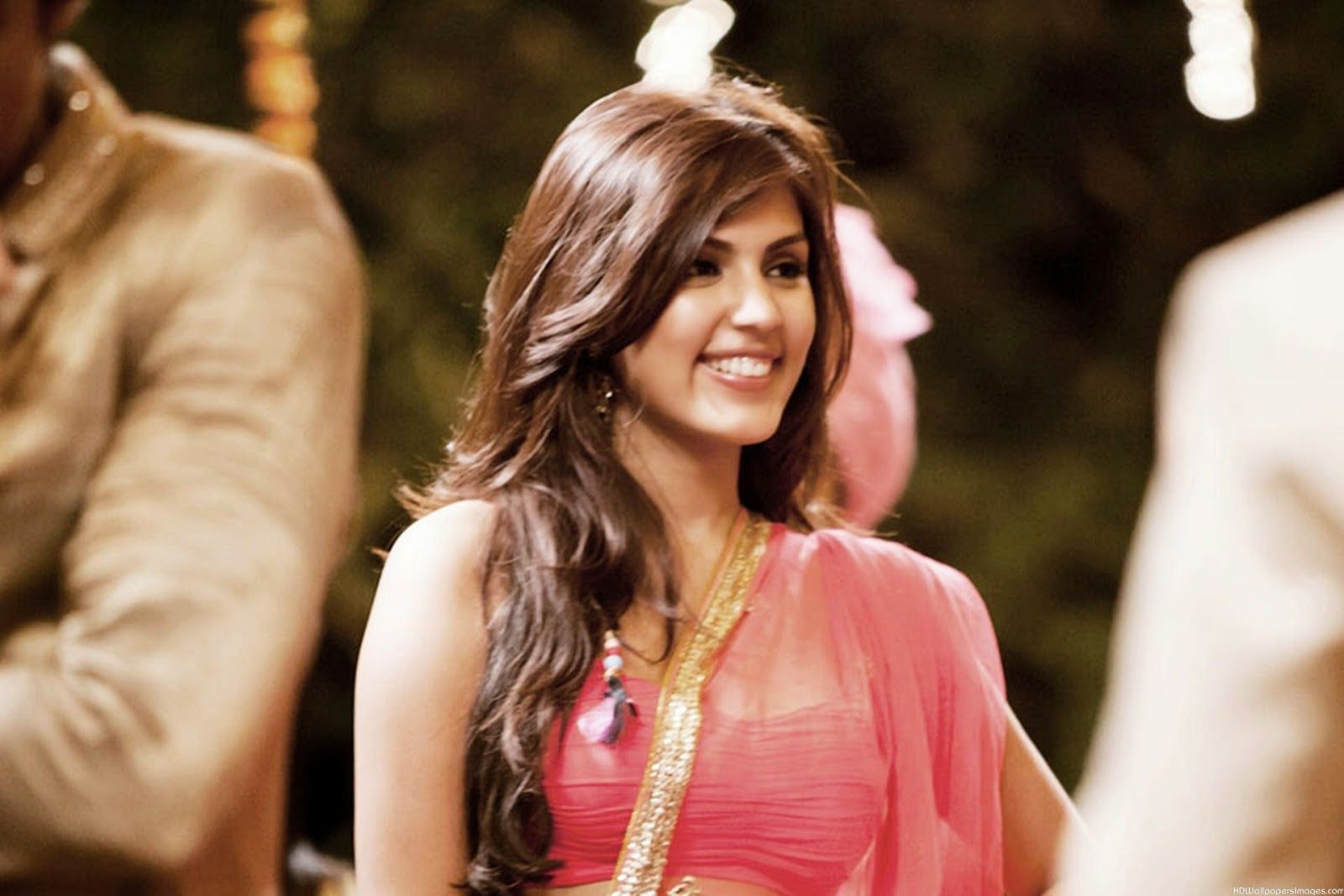 Sonali Cable Movie Actress Rhea Chakraborty Cute Image , Wallpaper & Picture