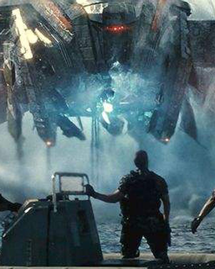 'Battleship' sinks under the weight of its action movie cliches