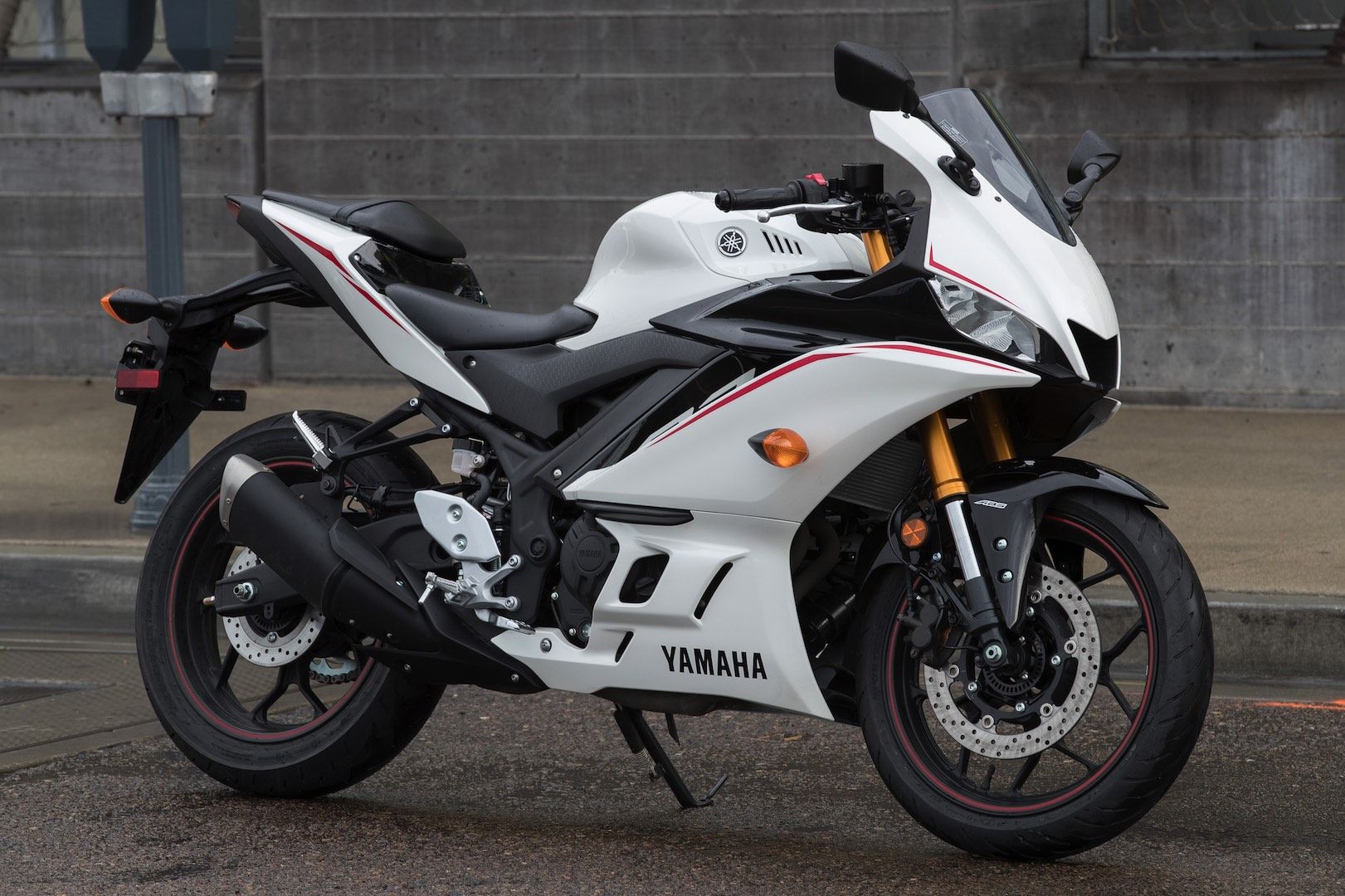 Yamaha YZF R3 Review (17 Fast Facts)