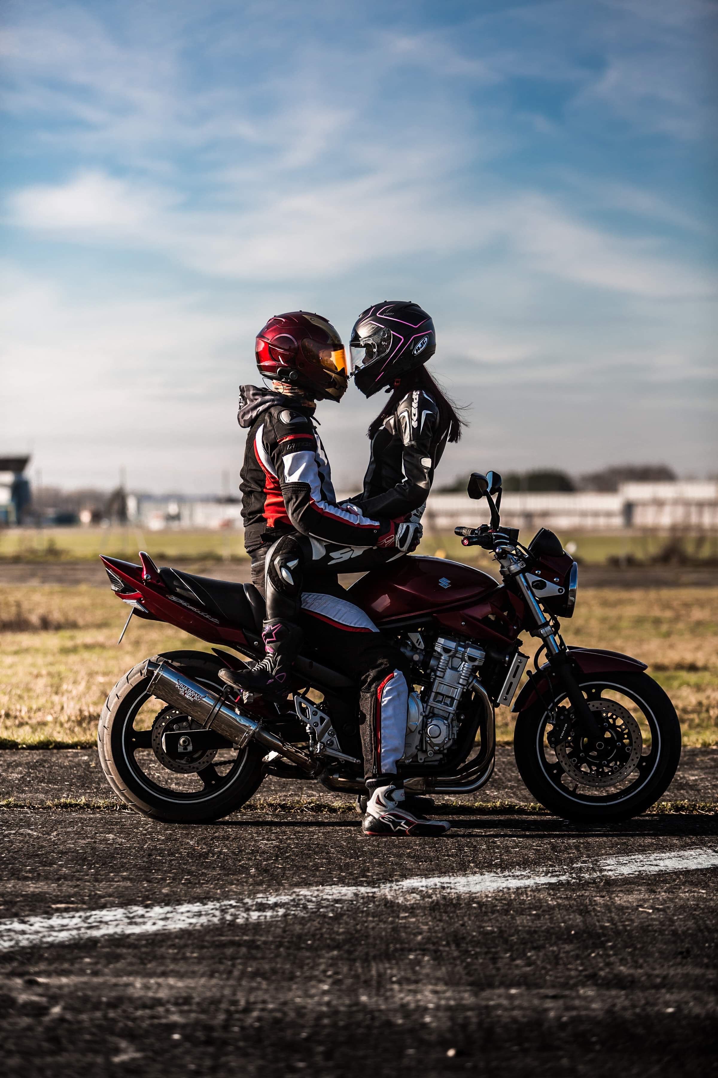 Le duo parfait ❤️. Motocross love, Bike couple, Biker photography