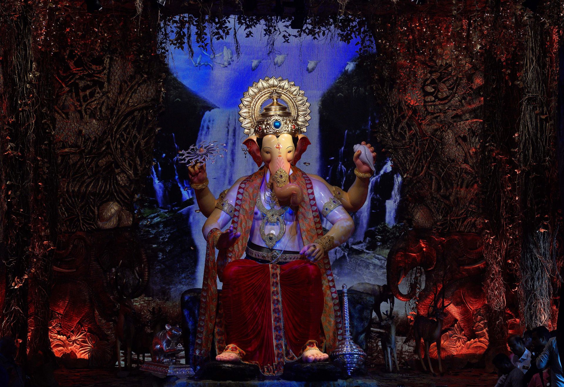 Lalbaugcha Raja 2018: Darshan timings, photo, queues and everything else you need to get blessed. Condé Nast Traveller India