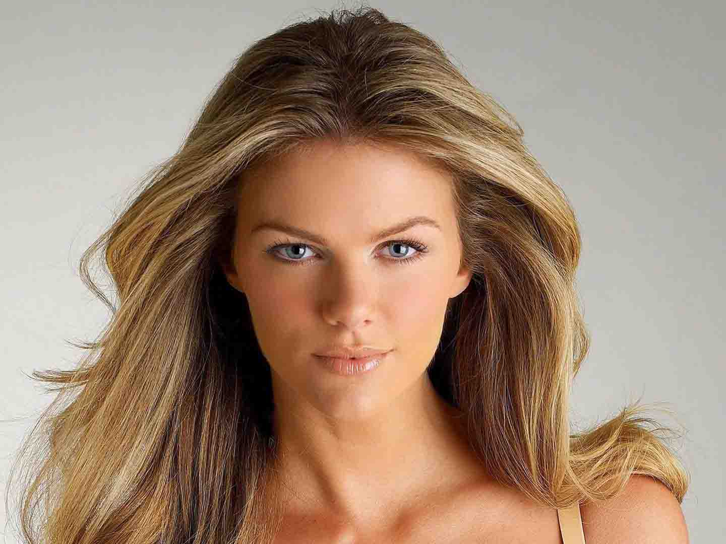 Brooklyn Decker. Life Style, Career, Bio, Net worth in 2020, Wealth