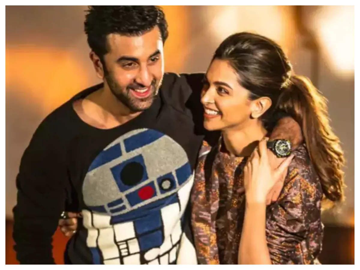 Flashback Friday: THIS picture of Ranbir Kapoor and Deepika Padukone will take you back to the 'Tamasha' days. Hindi Movie News of India