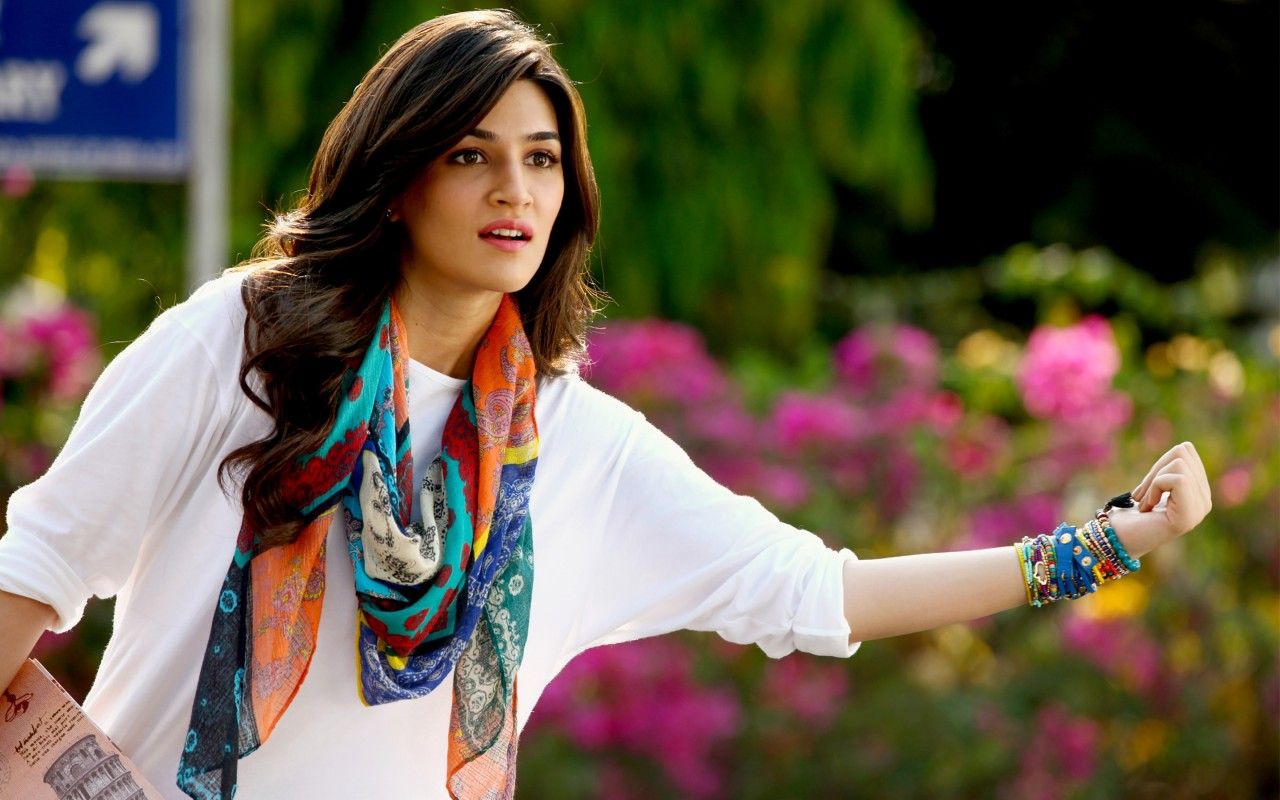 Kriti Sanon in Dilwale Wallpaper
