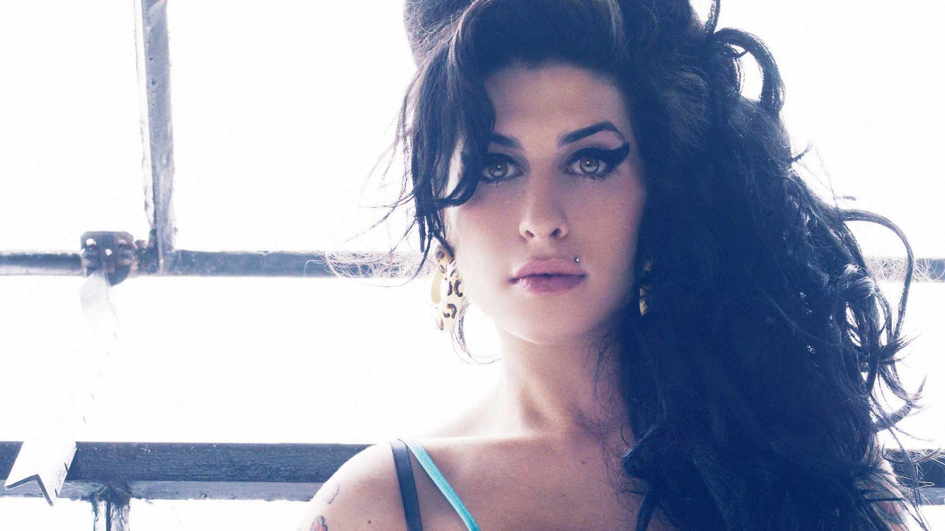 Amy Winehouse Wallpaper Free Amy Winehouse Background