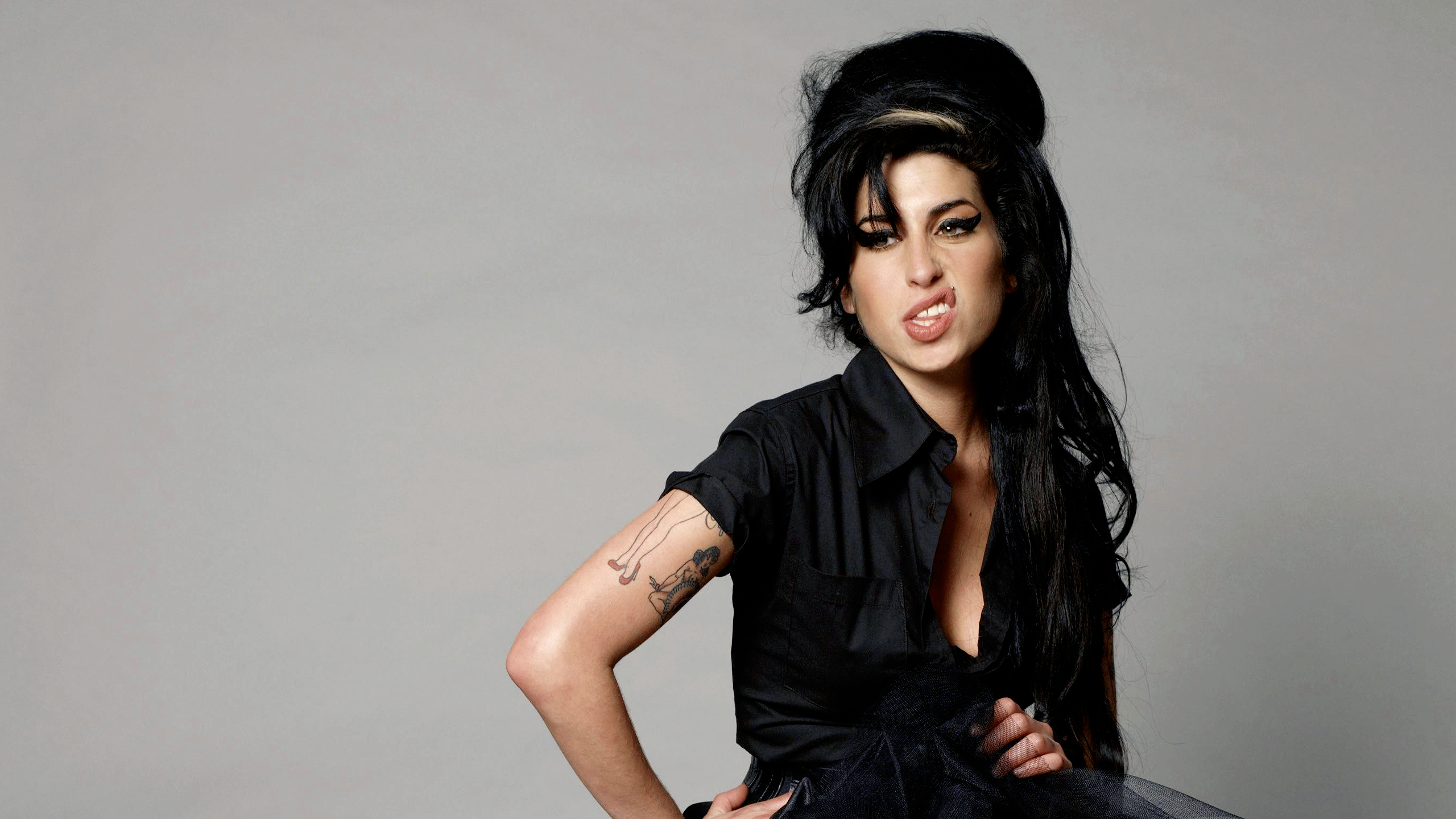 2560x1440 Amy Winehouse wallpaper for computer