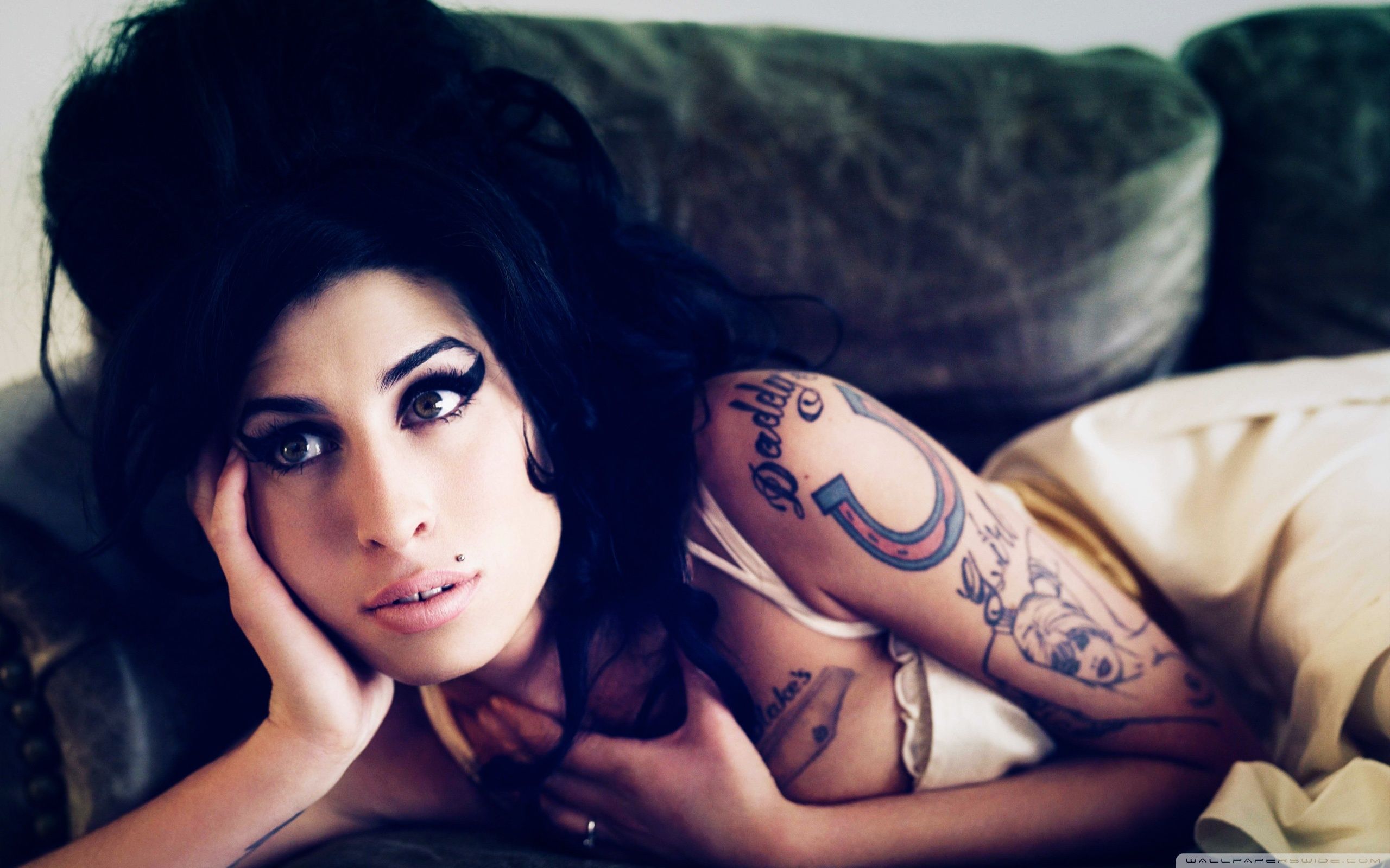 Amy Winehouse Wallpaper HD Wallpaper