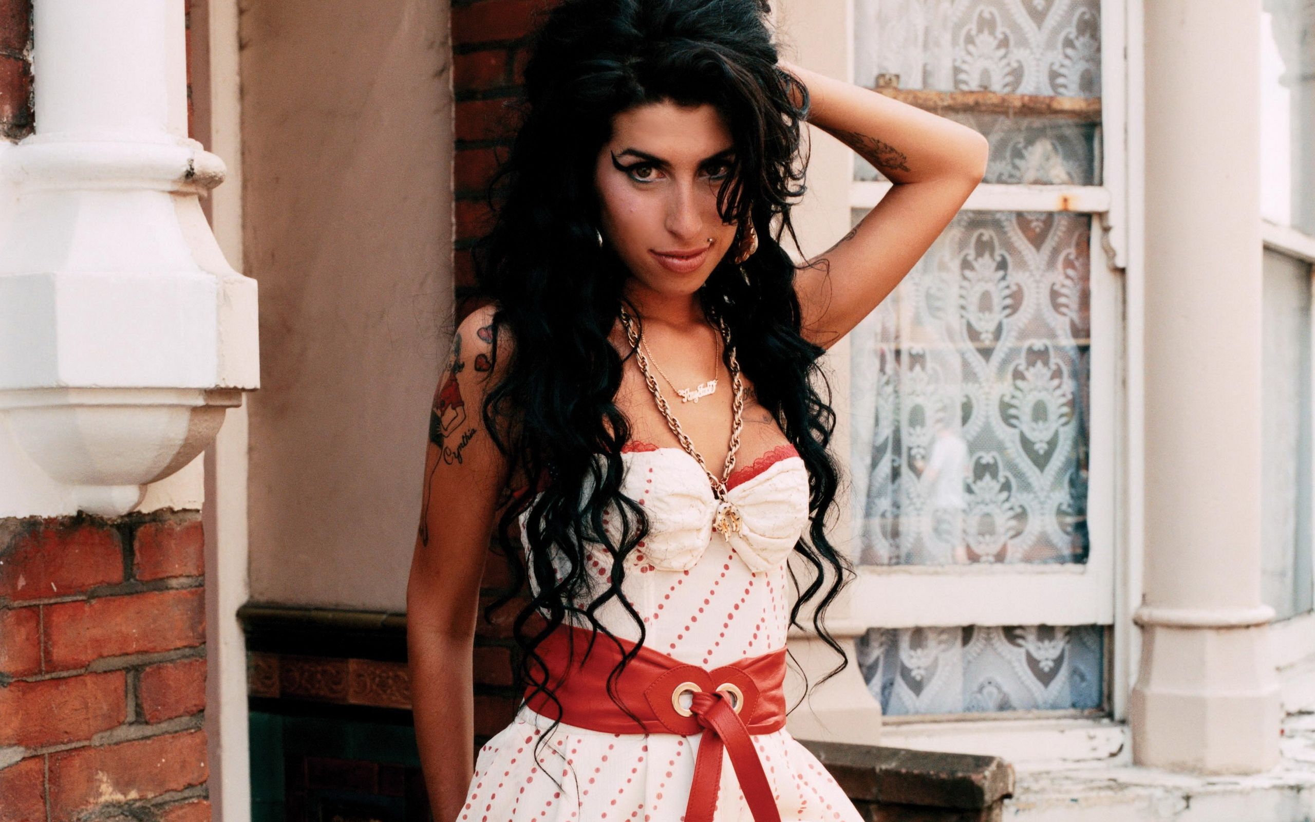 Desktop HD Amy Winehouse Background Wallpaper