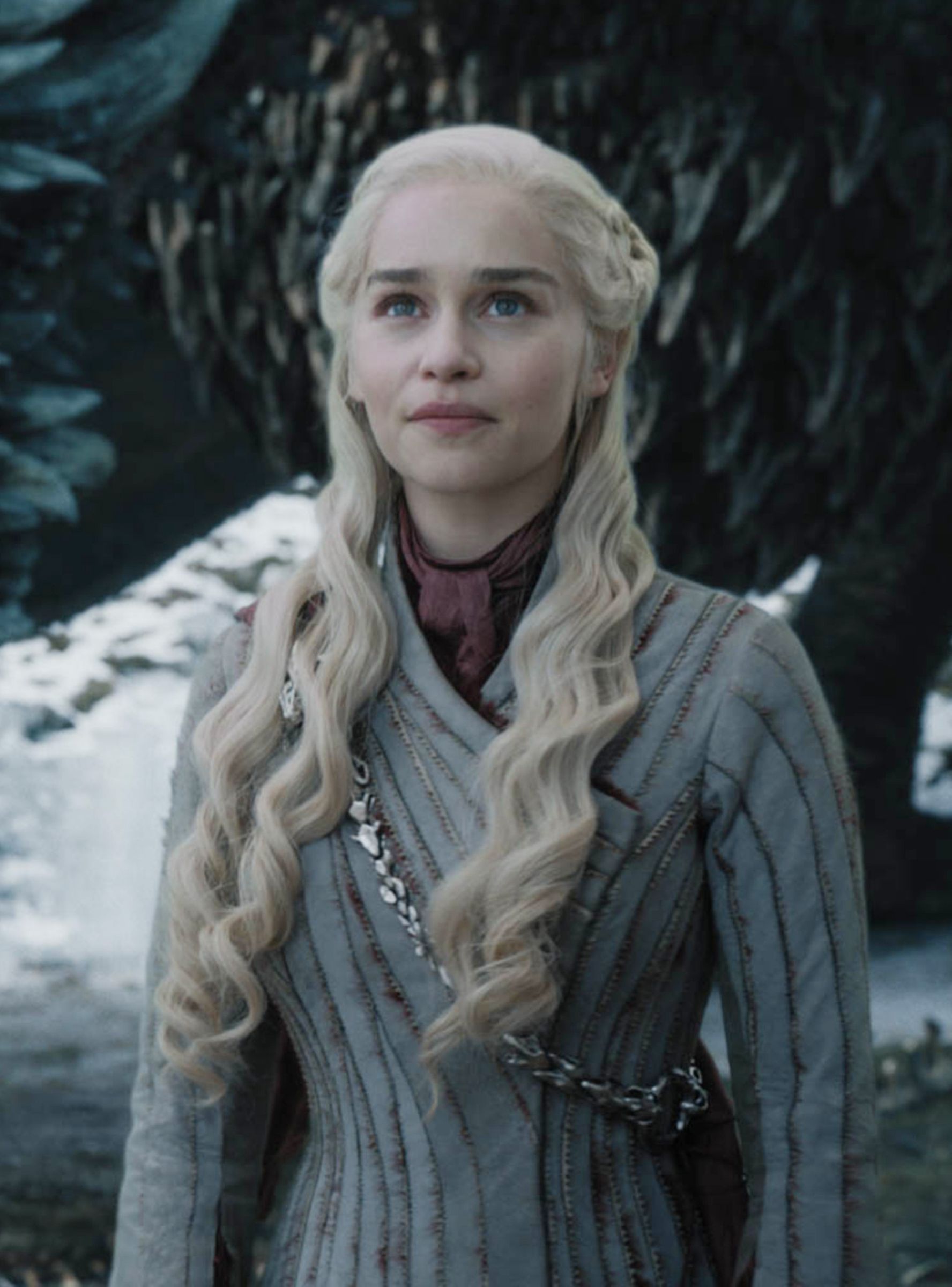 This New Thrones Photo Totally Smashes All Of Your Mad Queen Dany Theories. Mother of dragons, Daenerys targaryen, Emilia clarke daenerys targaryen