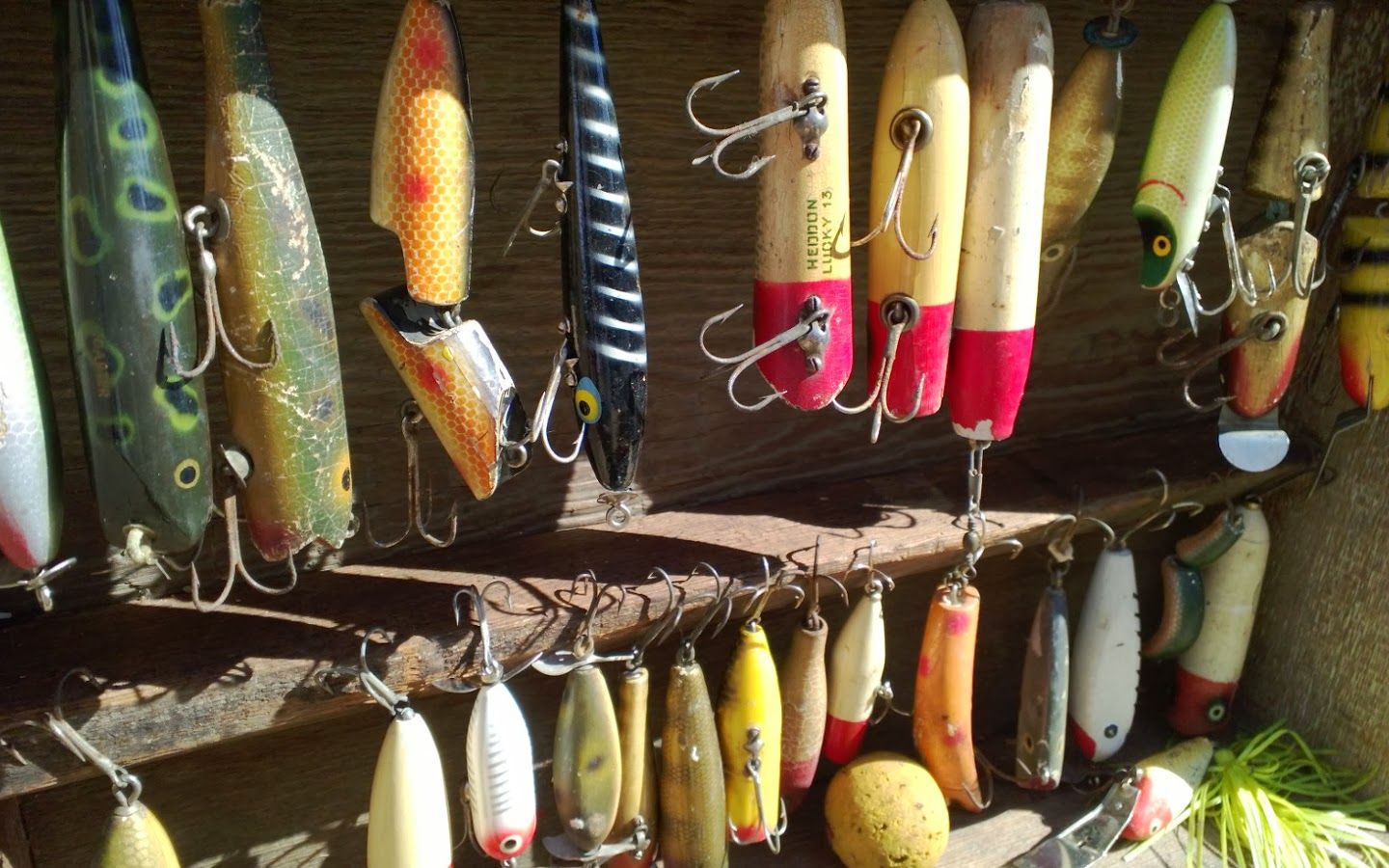 Free download Fishing Lure Wallpaper Old wooden fishing lures [1600x900] for your Desktop, Mobile & Tablet. Explore Fishing Lure Wallpaper. Bass Wallpaper Border, Wallpaper Borders Fishing, Salmon Fishing Wallpaper