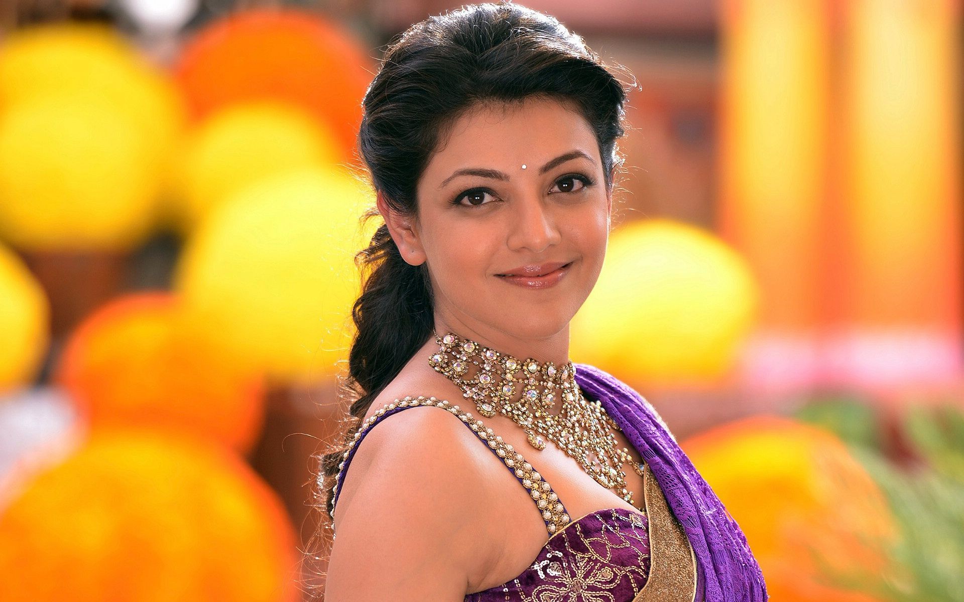 Kajal in Govindudu Andarivadele Wallpaper in jpg format for free download