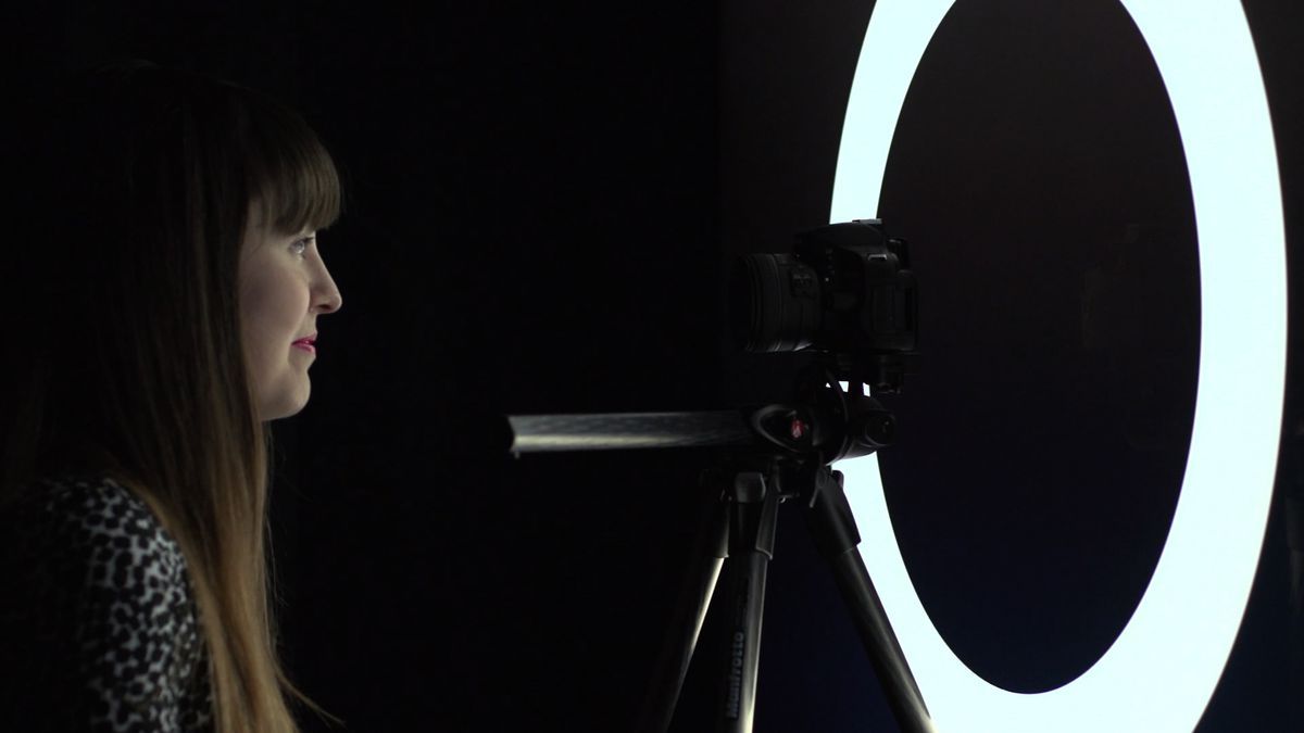 How to use your monitor or TV as a ring light