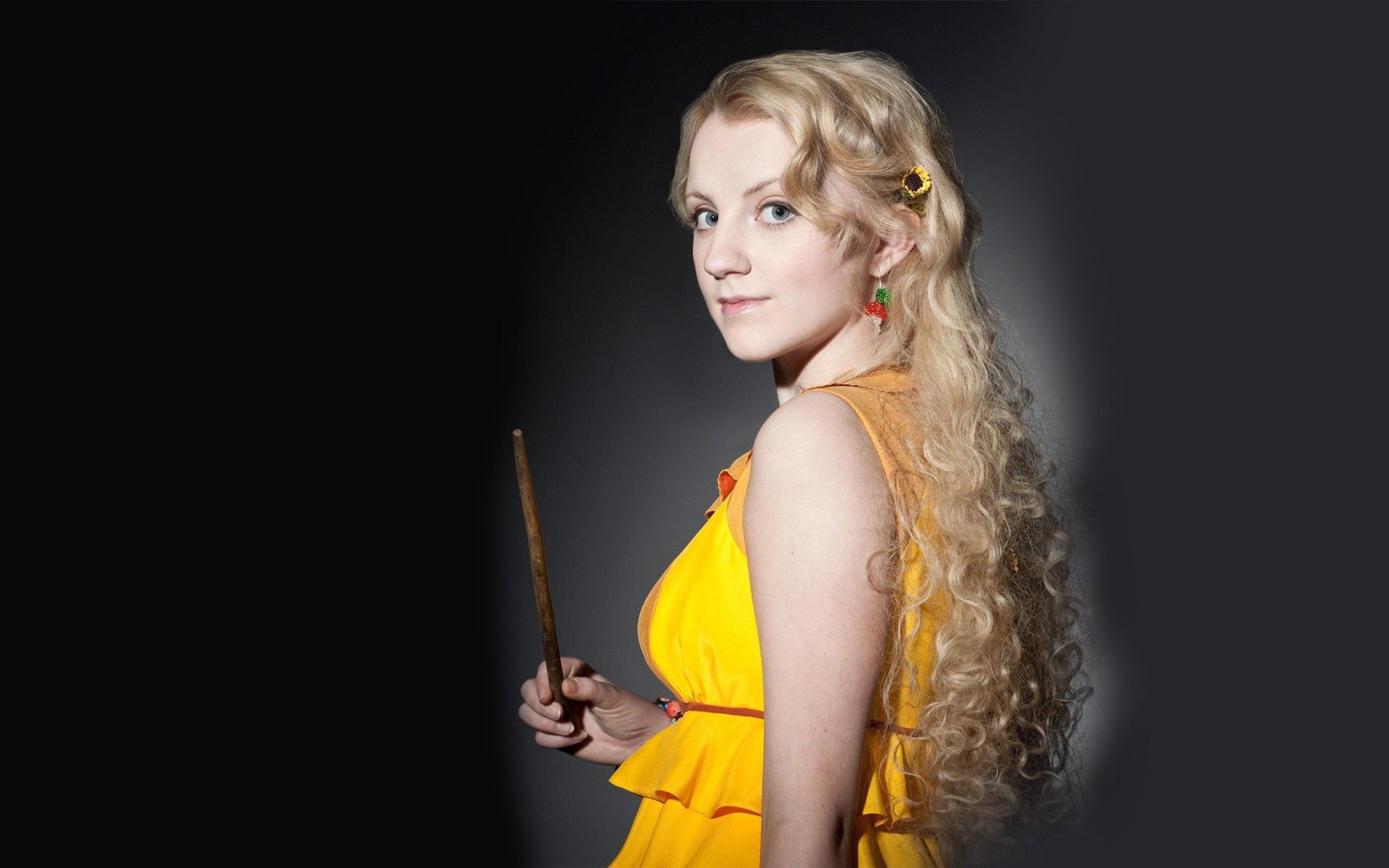 Evanna Lynch Yellow Dress Harry Potter Luna Lovegood Looking Back Blonde Women Actress Curly Hair Lo Wallpaper:1920x1200