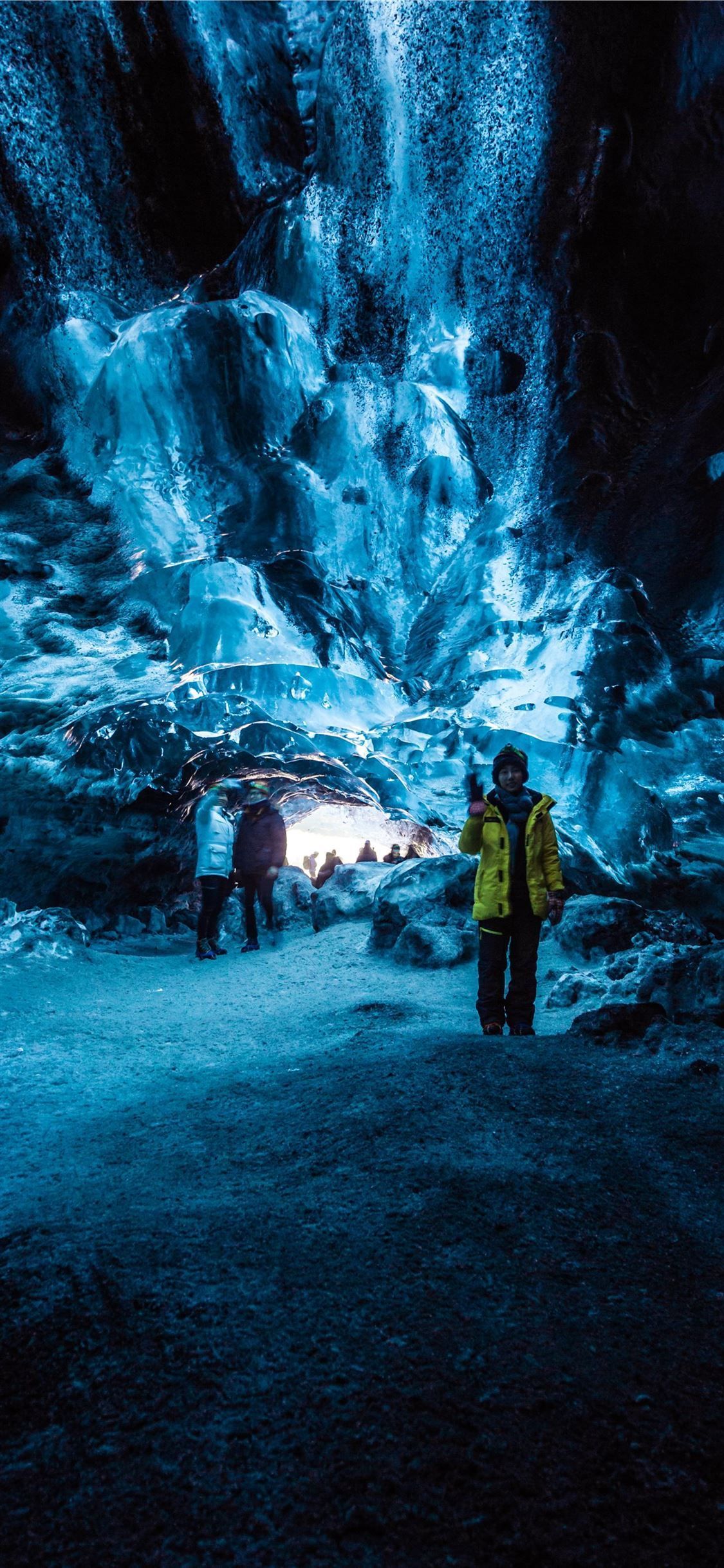 Vatnajokull Ice Caves #VatnajokullIceCaves mostbeautifulplacestovisit #Iceland #iPhone11Wallpaper. Ice cave, Ice cave iceland, Cave