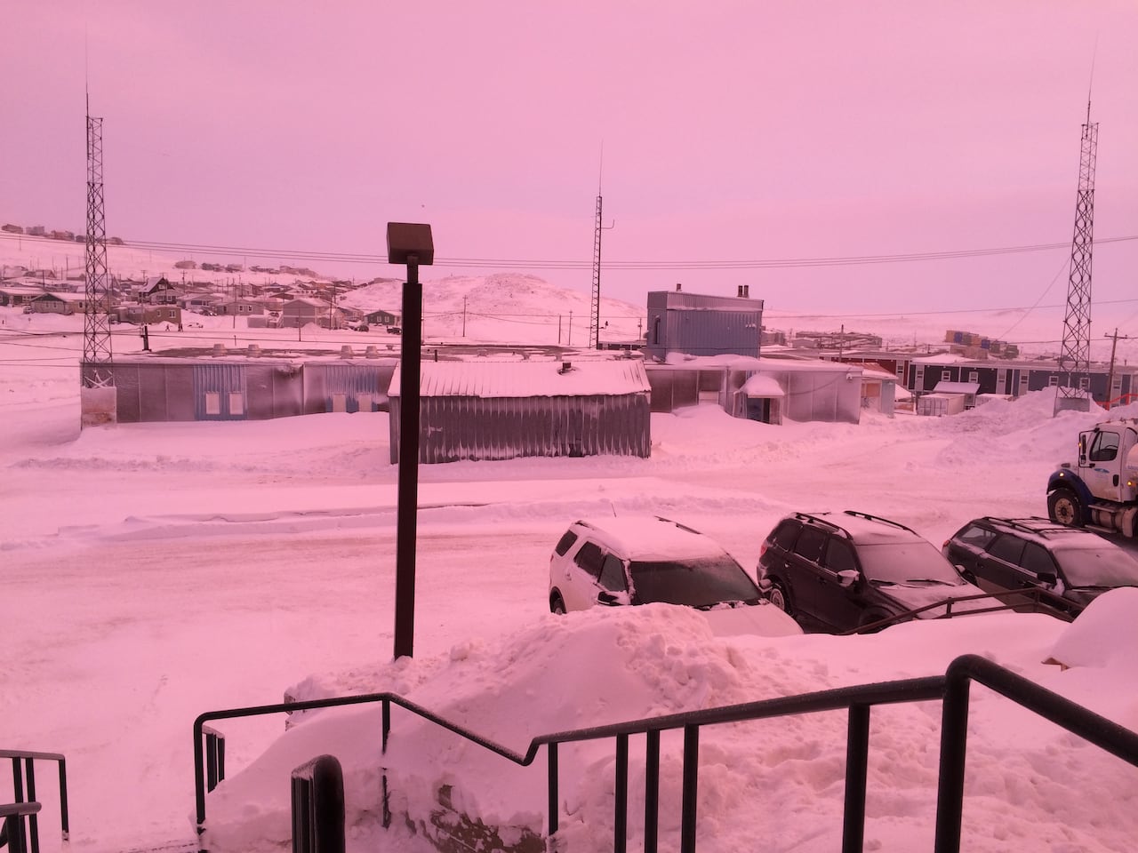 Iqaluit's Rose Coloured Sky Wows Onlookers