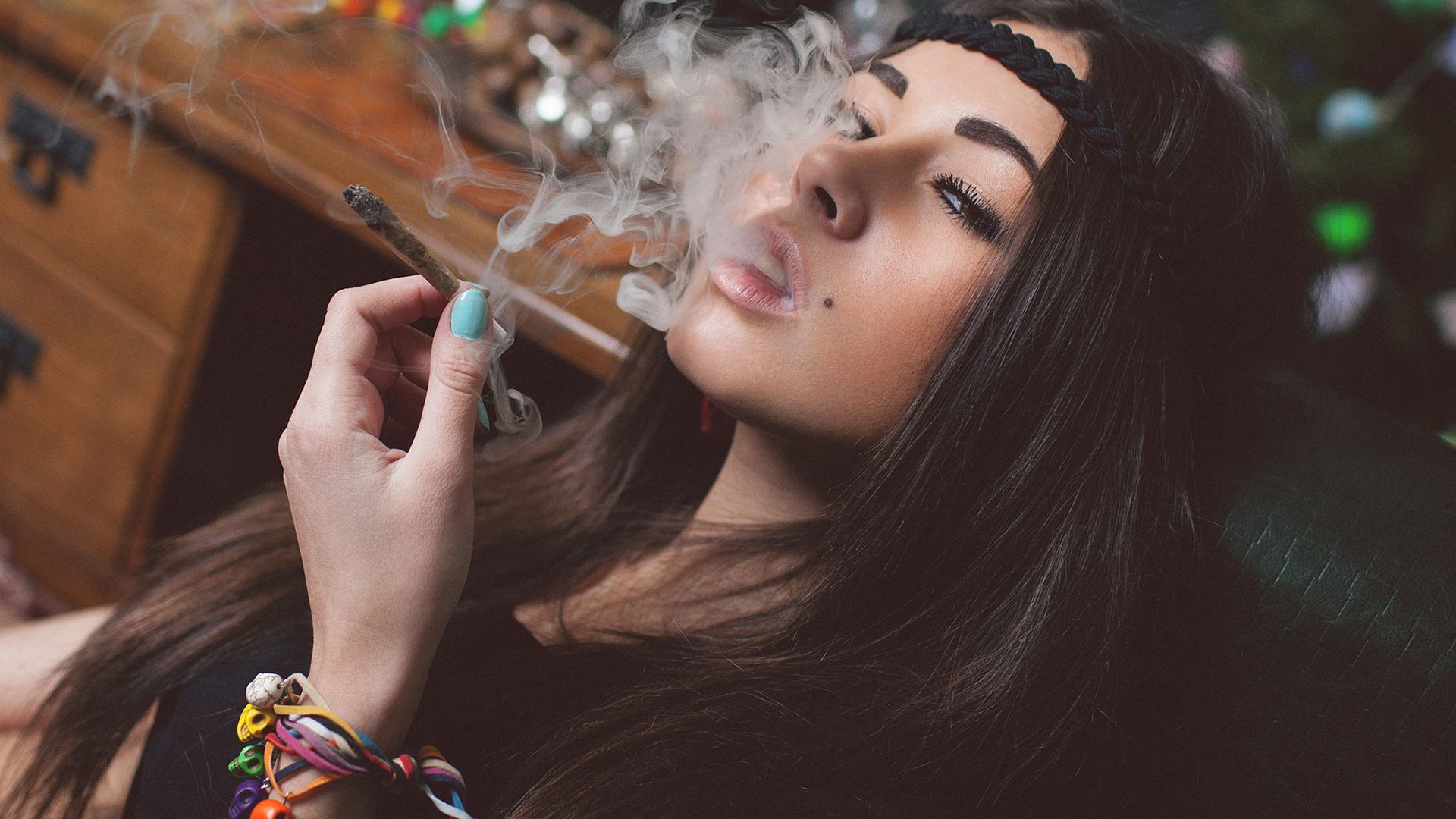 Weed And Girls Wallpaper
