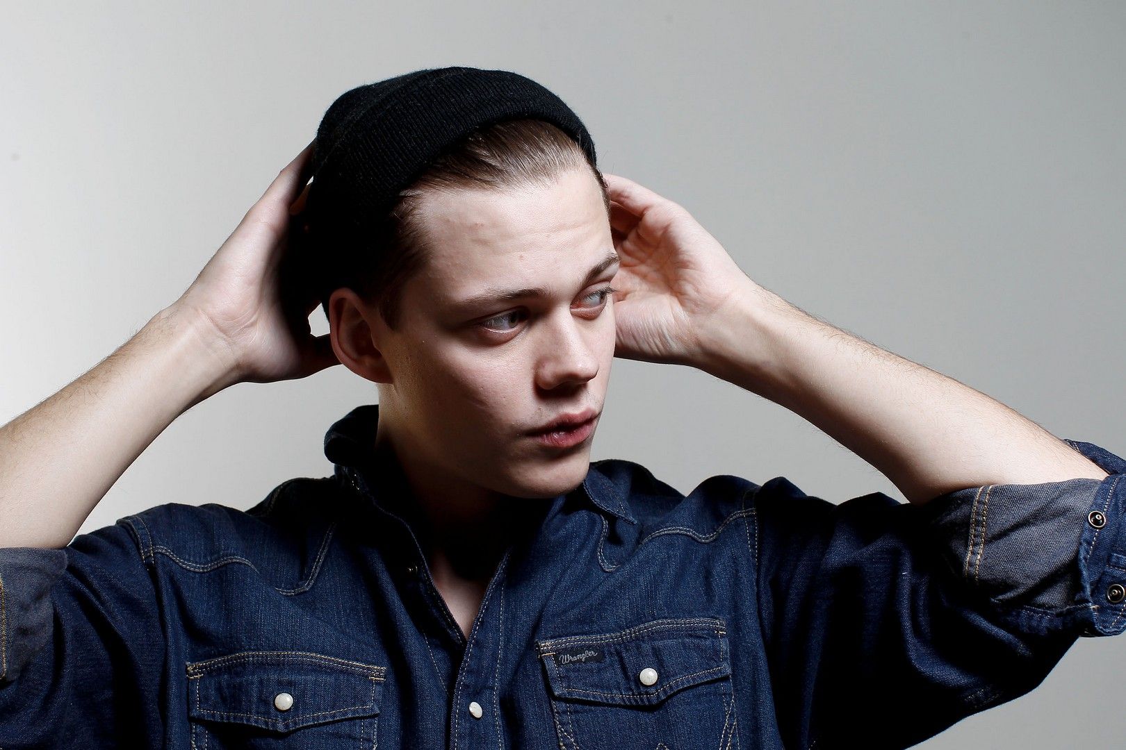 Bill Skarsgard OFFICIALLY Cast As Pennywise The Dancing Clown