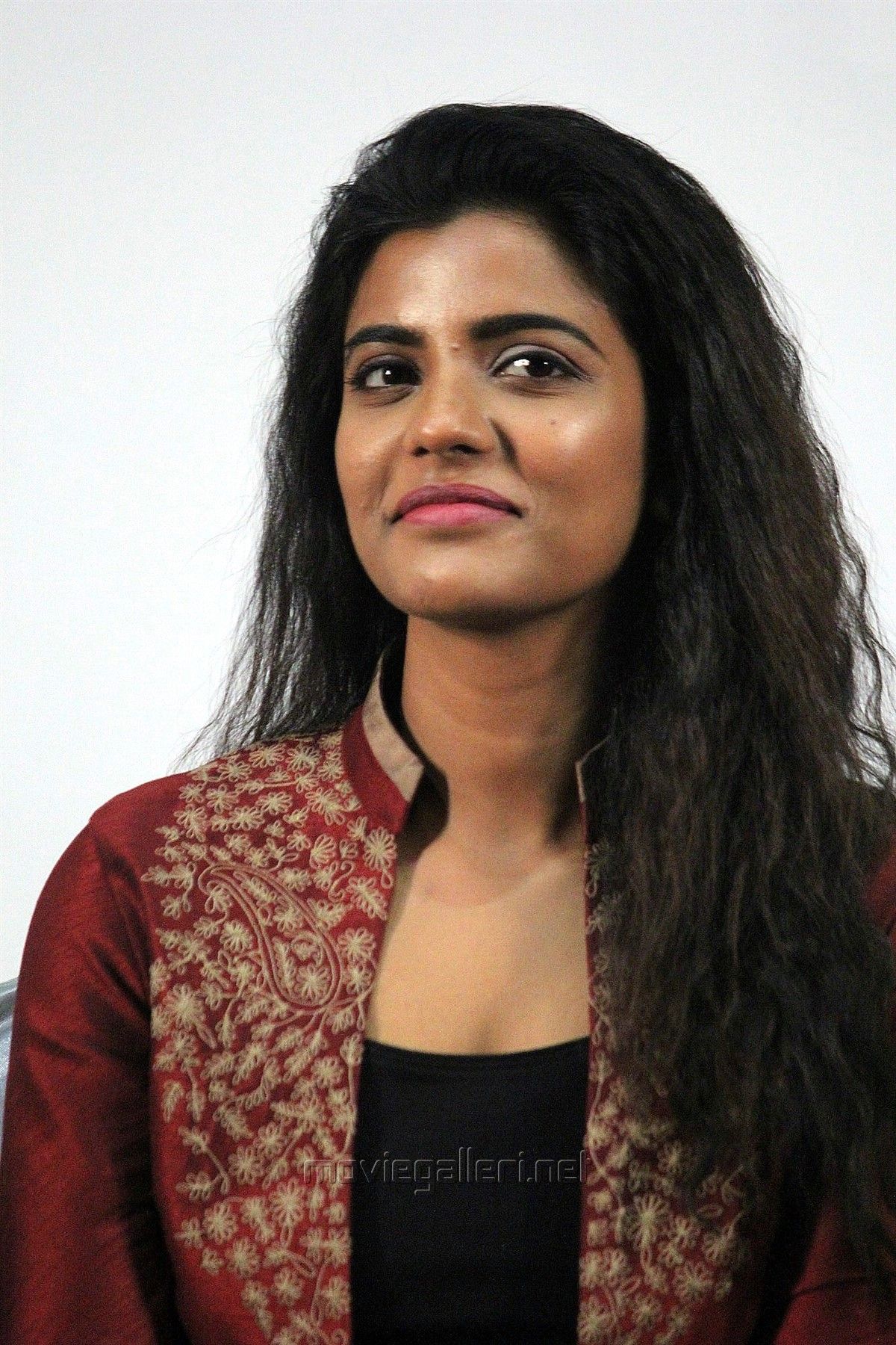 Actress Aishwarya Rajesh HD Photo Vada Chennai Press Meet. New Movie Posters