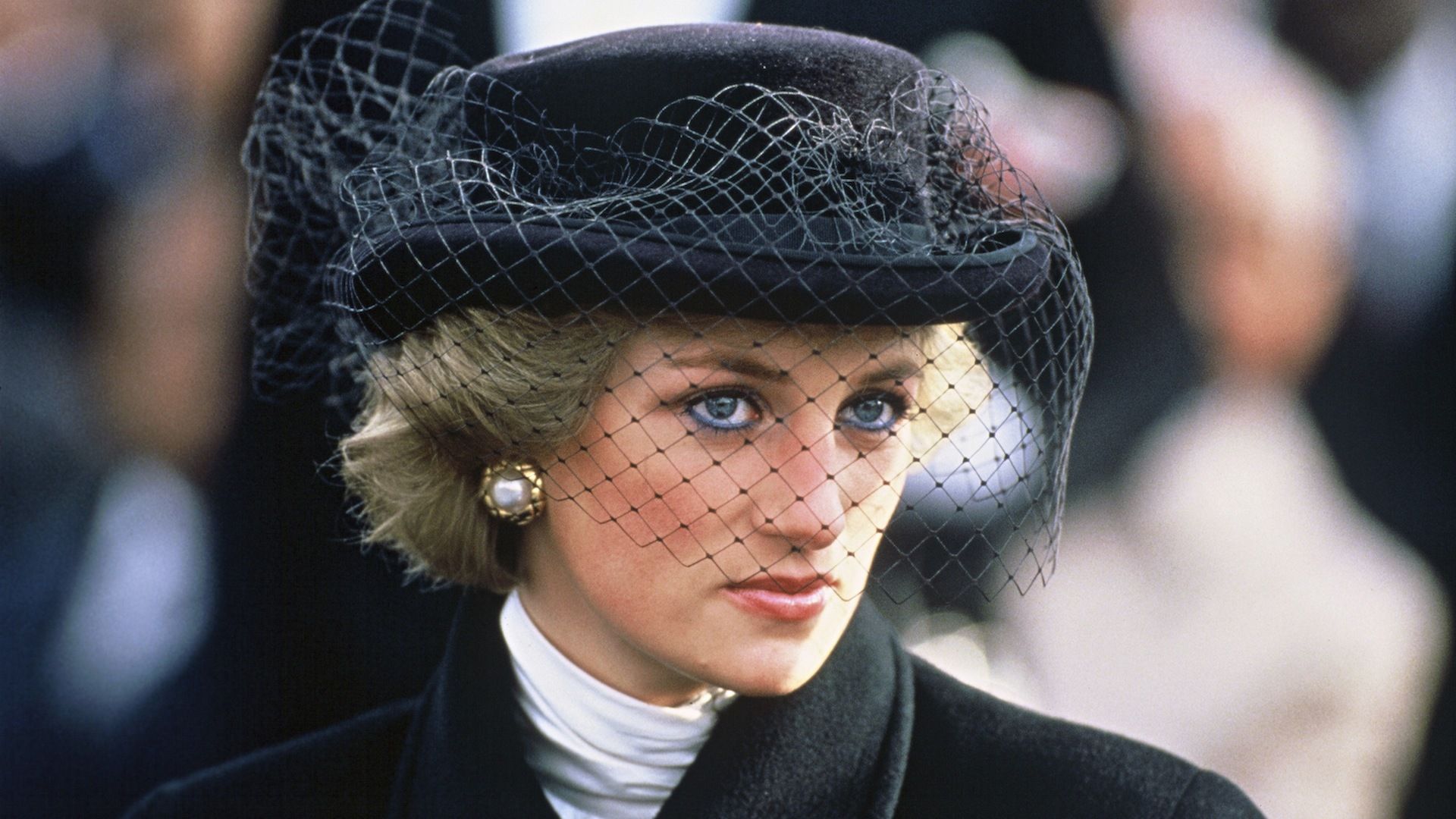 Princess Diana Photos  50 Pictures of Princess Dianas Life