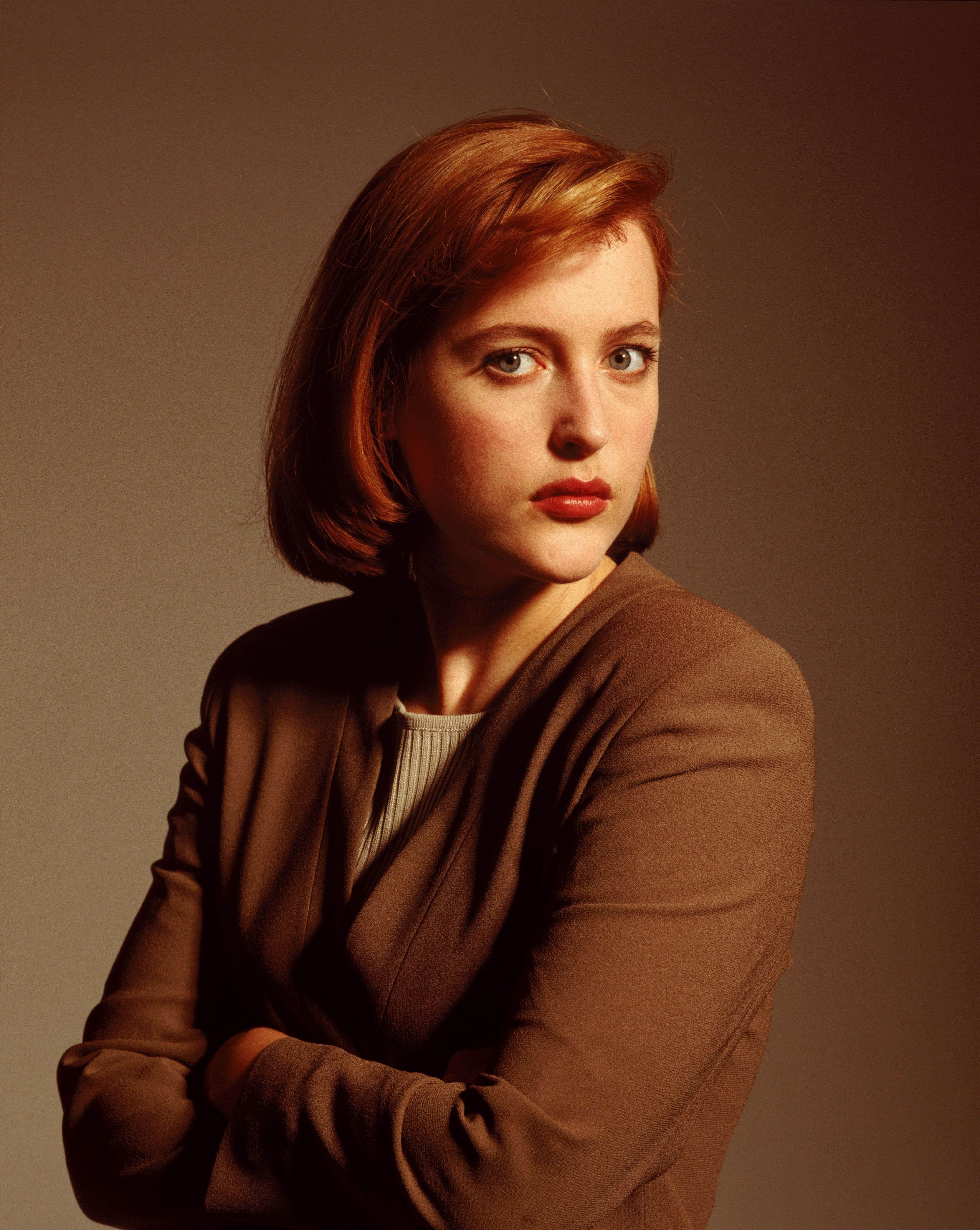 Gillian Anderson, The X Files, Arms .hdwallpaperim.com
