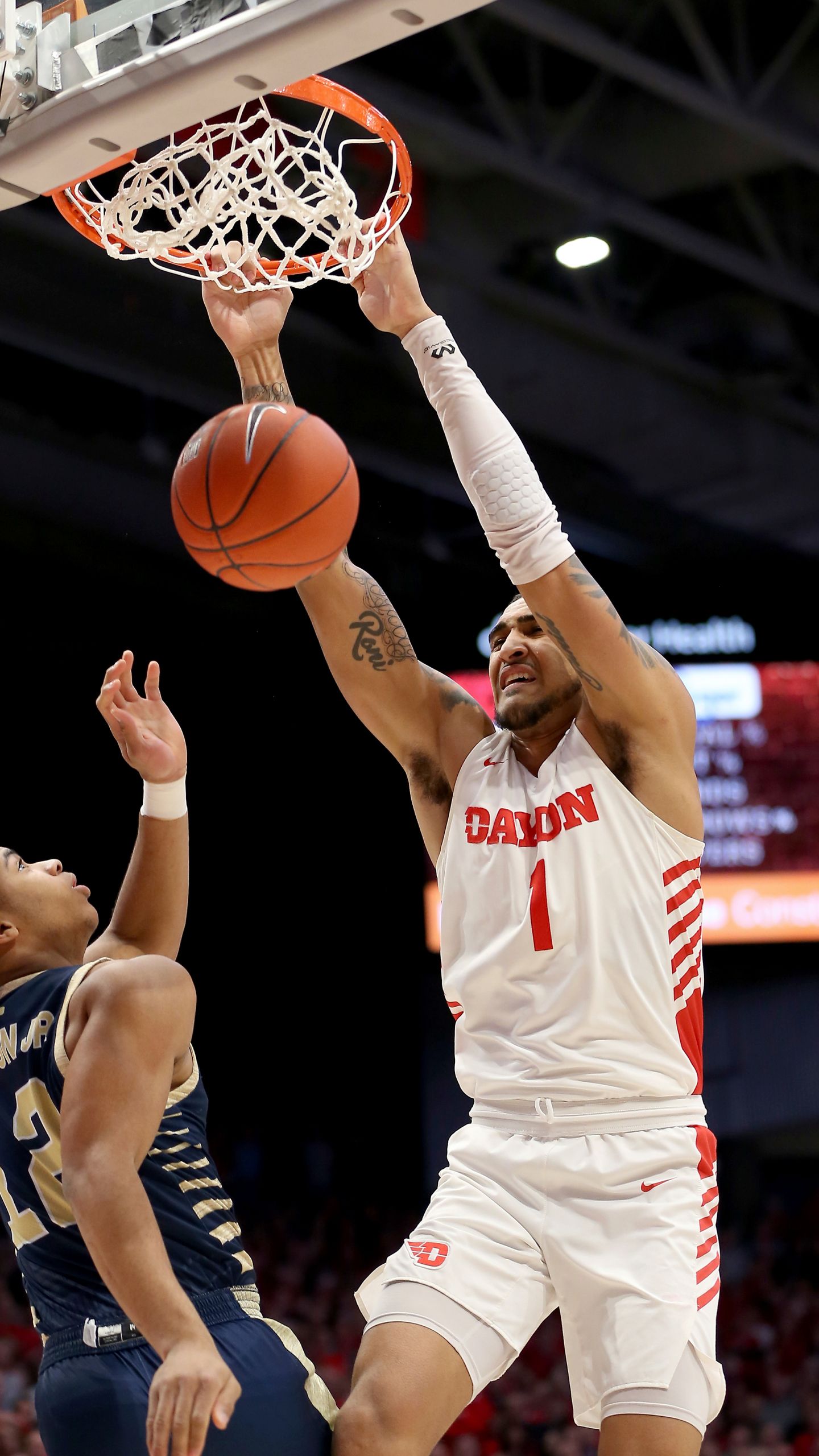 No. 3 Dayton buries GW in season finale .everythinglubbock.com