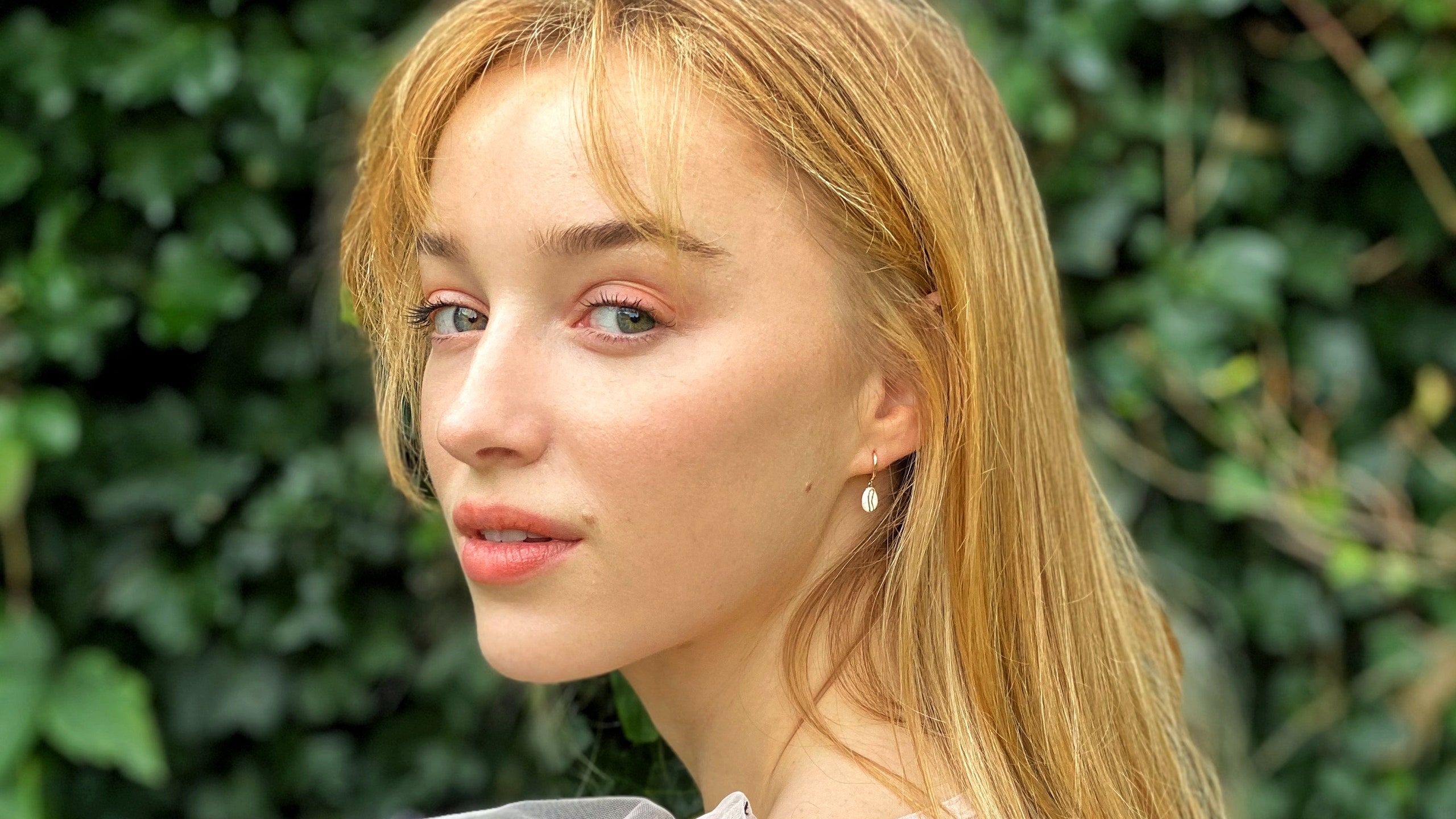 Phoebe Dynevor Is Figuring Out Life .glamour.com