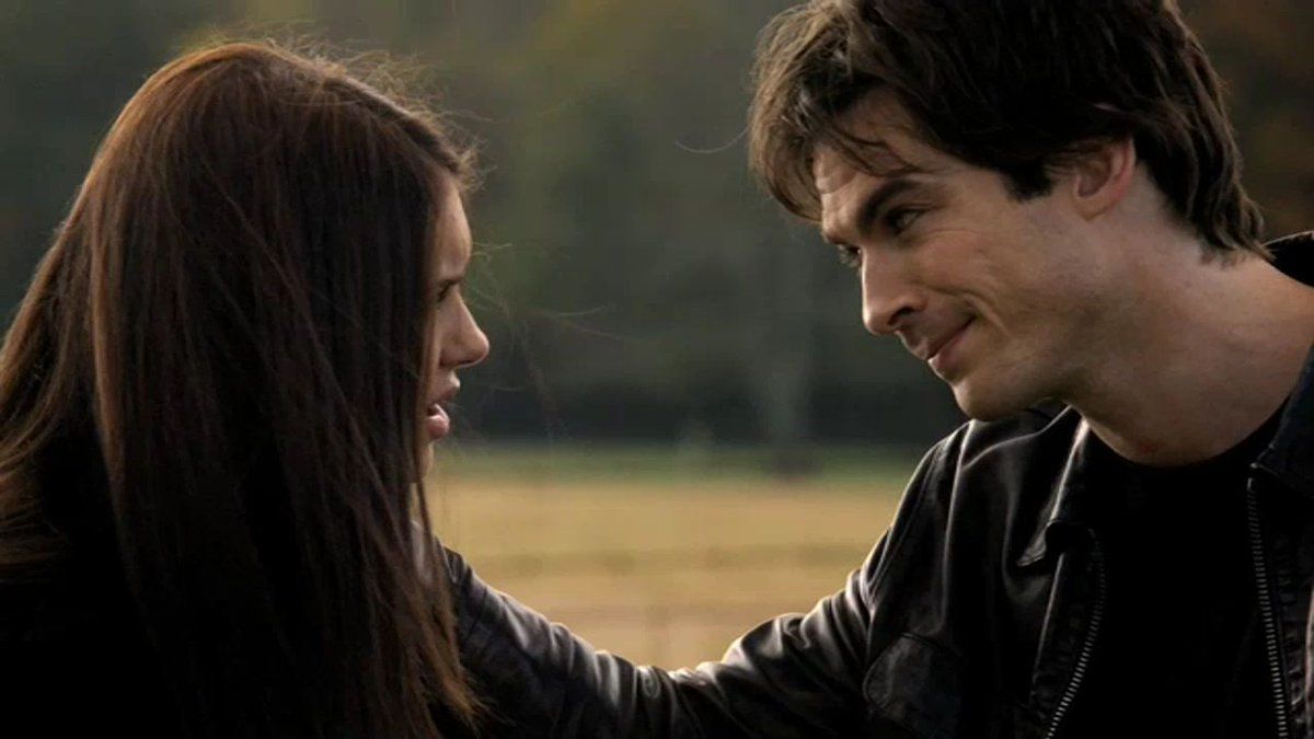 71. Damon Salvatore e Elena Gilbert .twitter.com