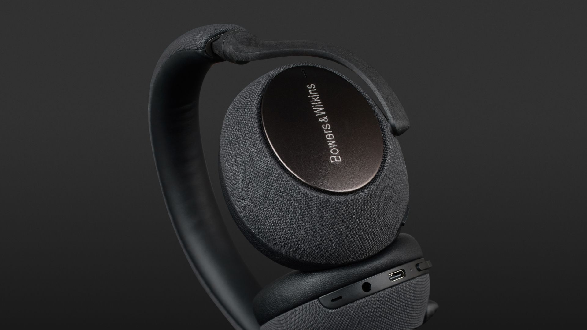Bowers & Wilkins PX7 Review .headphonecheck.com