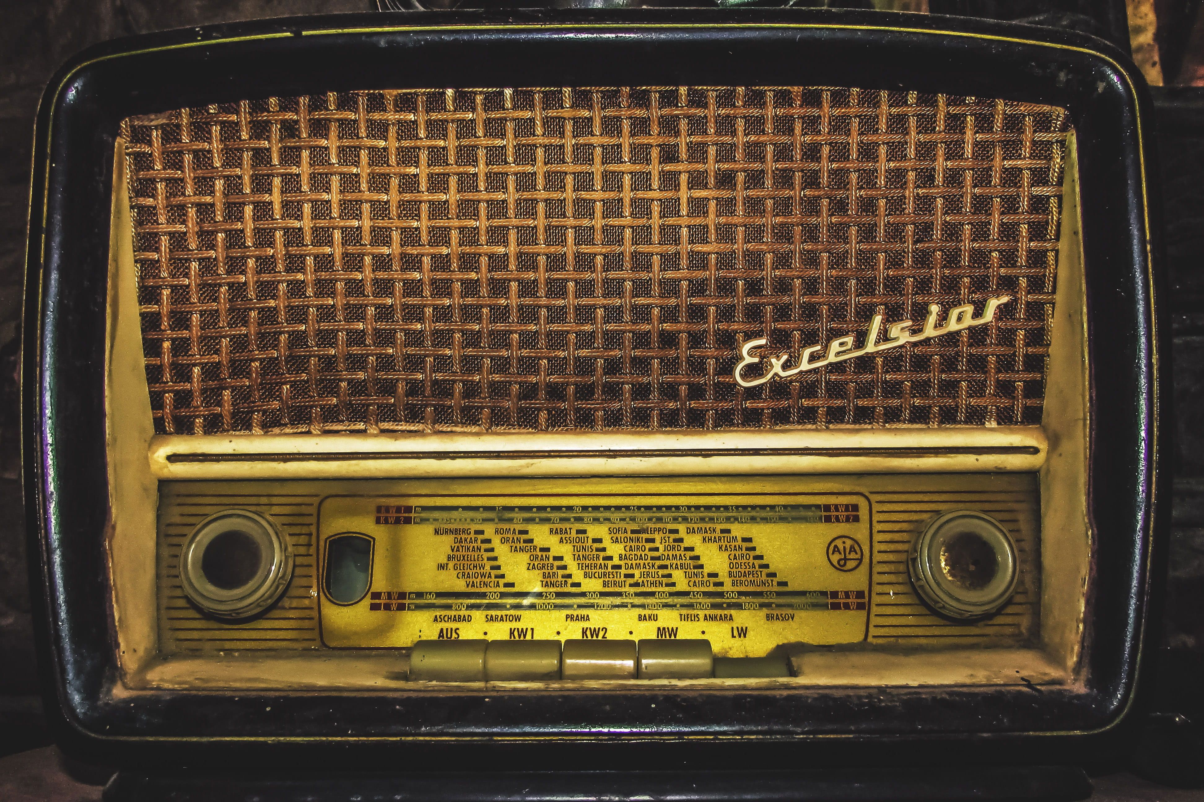 An Old Retro Vintage Radio Wallpaper, Technology, Music, Retro Styled, Old Fashioned. Vintage Wallpaper, Vintage Radio, Wallpaper Vintage