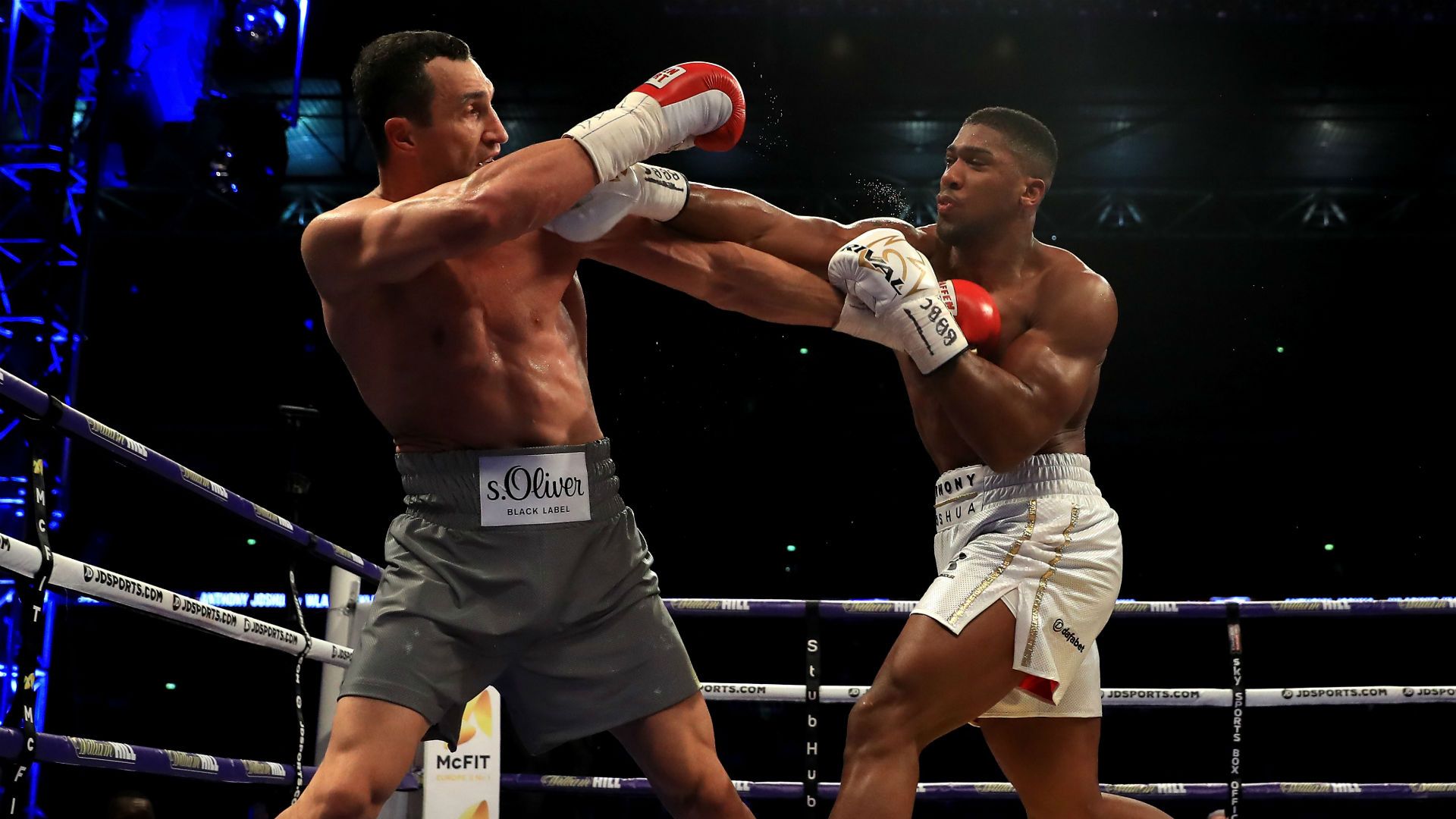 Changed fight. Joshua vs Кличко. Кличко Джошуа фото. Anthony Joshua Training.